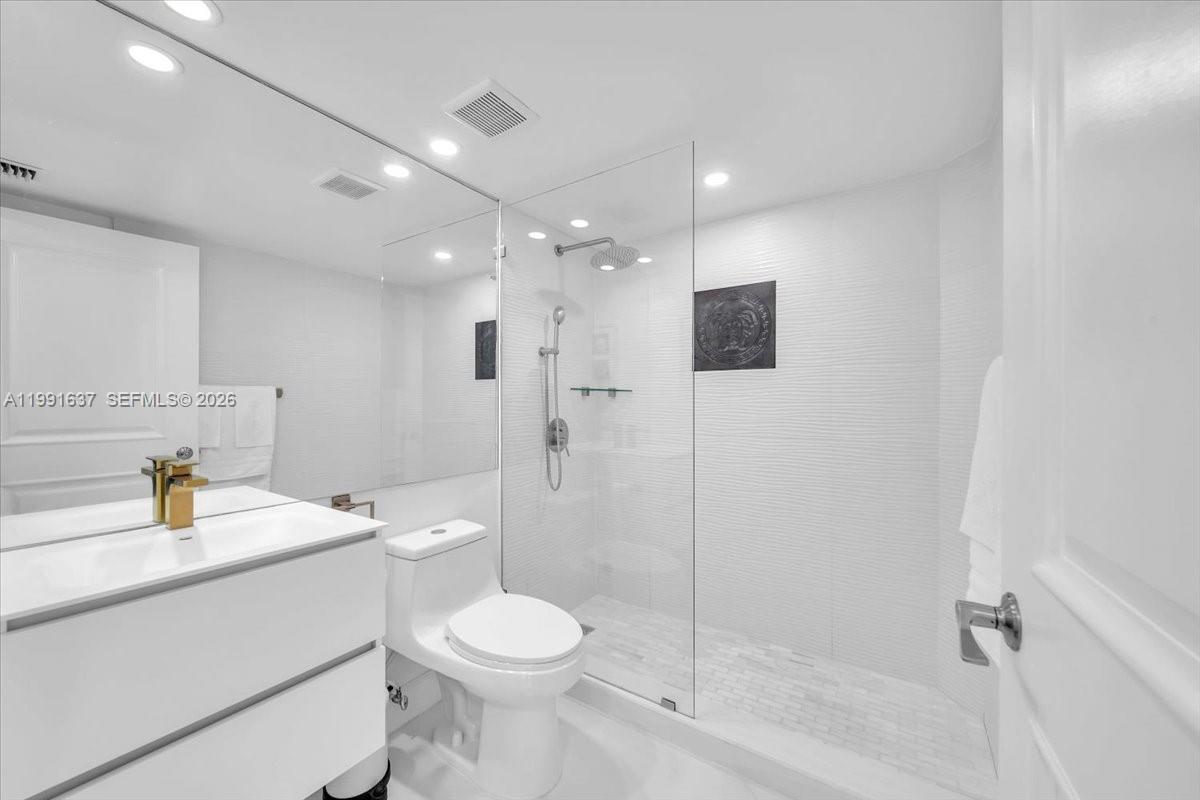 6767 Collins Avenue 1110 Property Photo 22