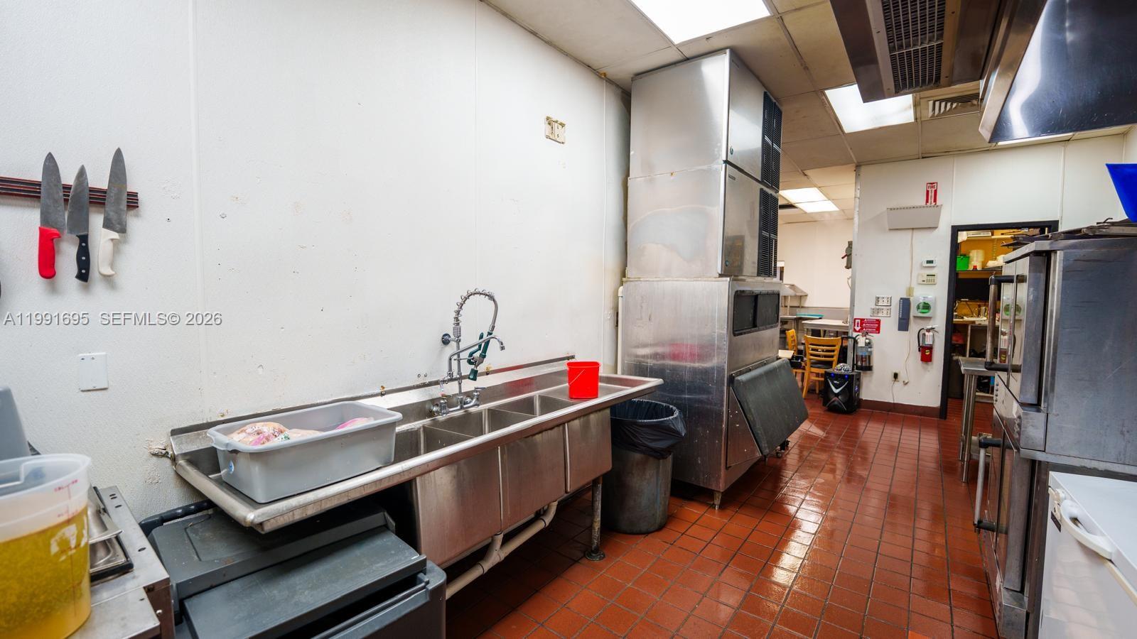 6071 W Irlo Bronson Memorial Highway Property Photo 41