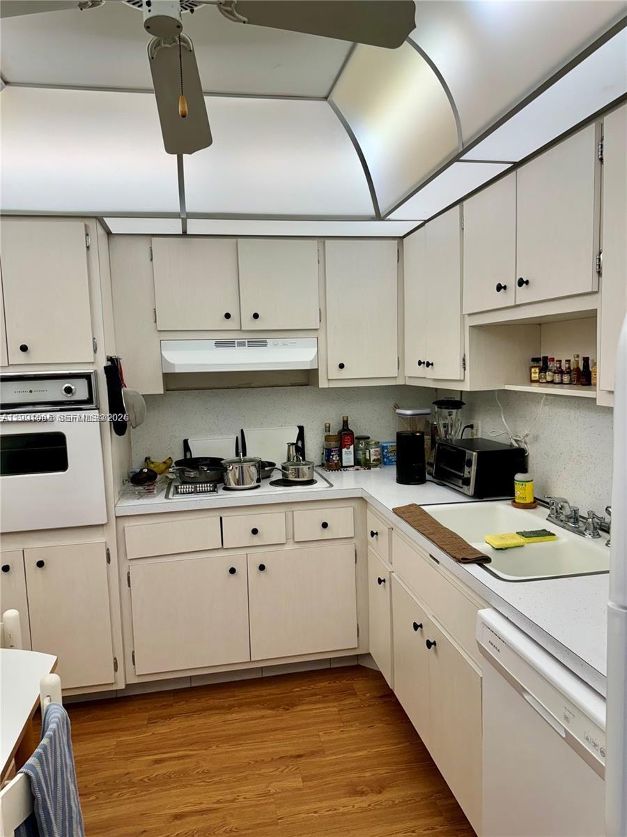 400 Kings Point Drive 609 Property Photo 13