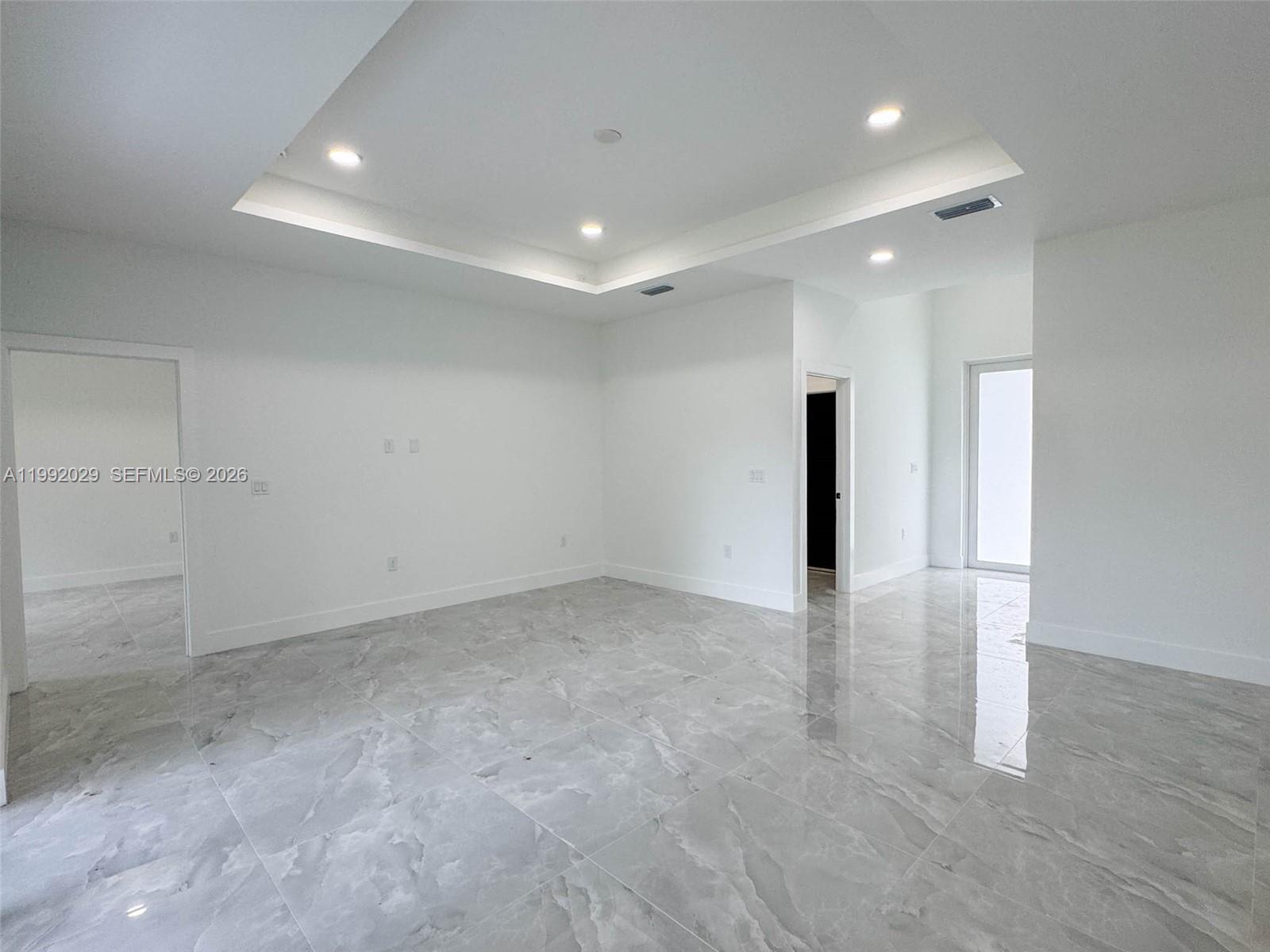 852 Belden Avenue Property Photo 11