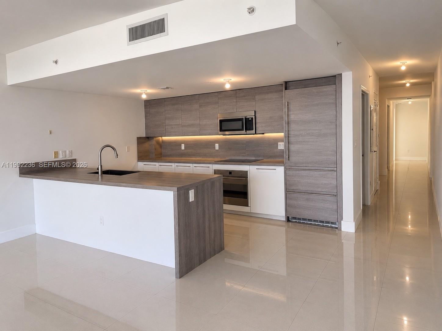 400 Sunny Isles Boulevard 819 Property Photo 14