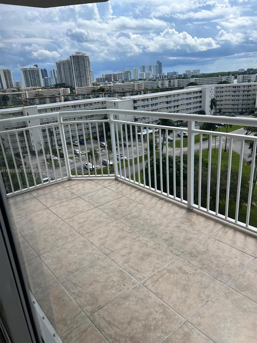 18011 Biscayne Boulevard 903 Property Photo 8