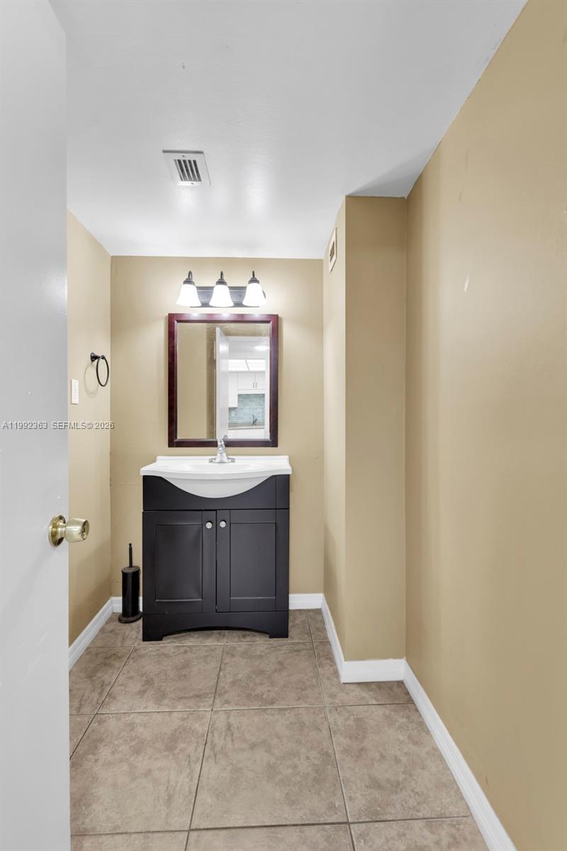 18011 Biscayne Boulevard 903 Property Photo 15
