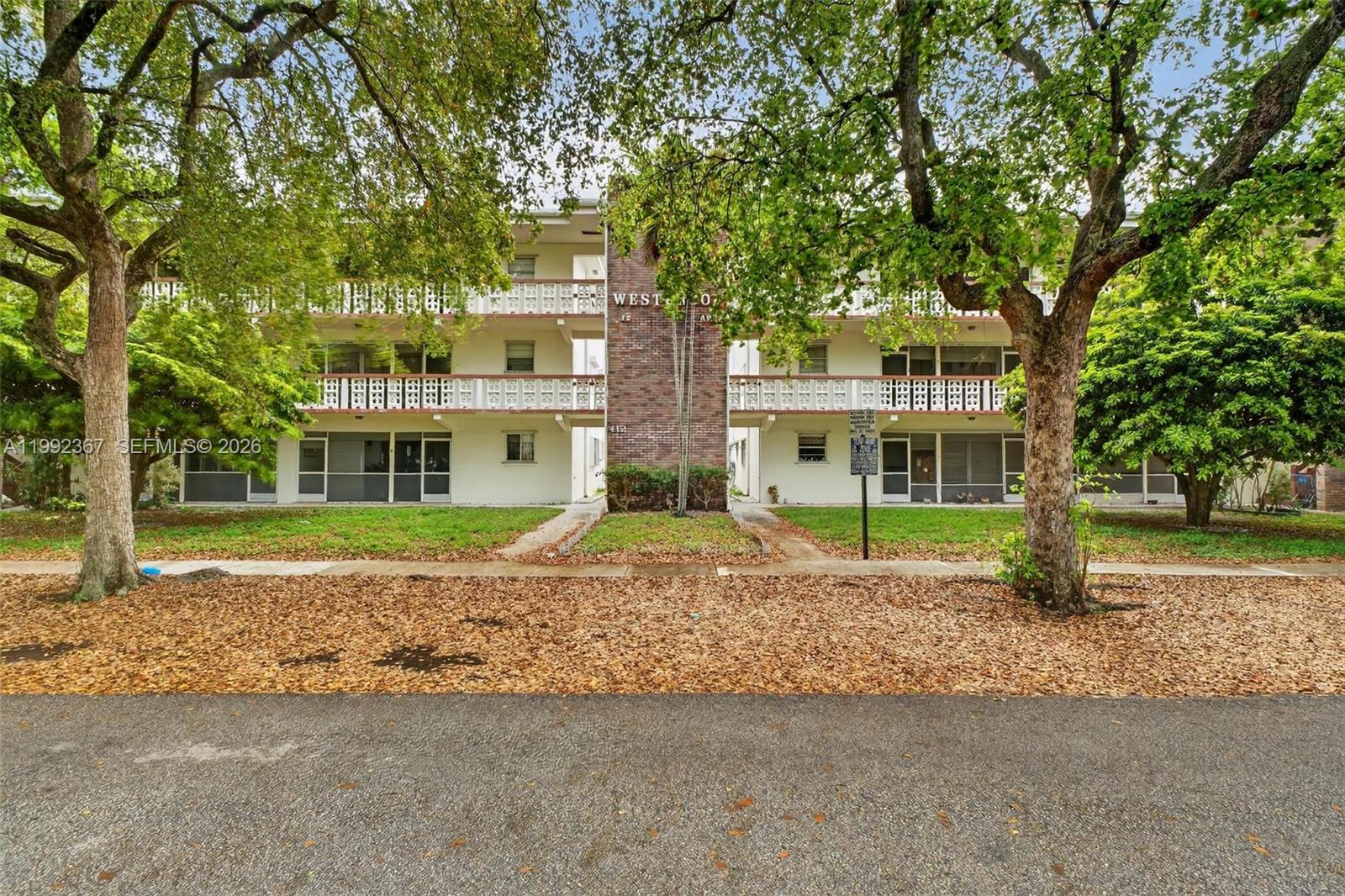 412 S Luna Court 11