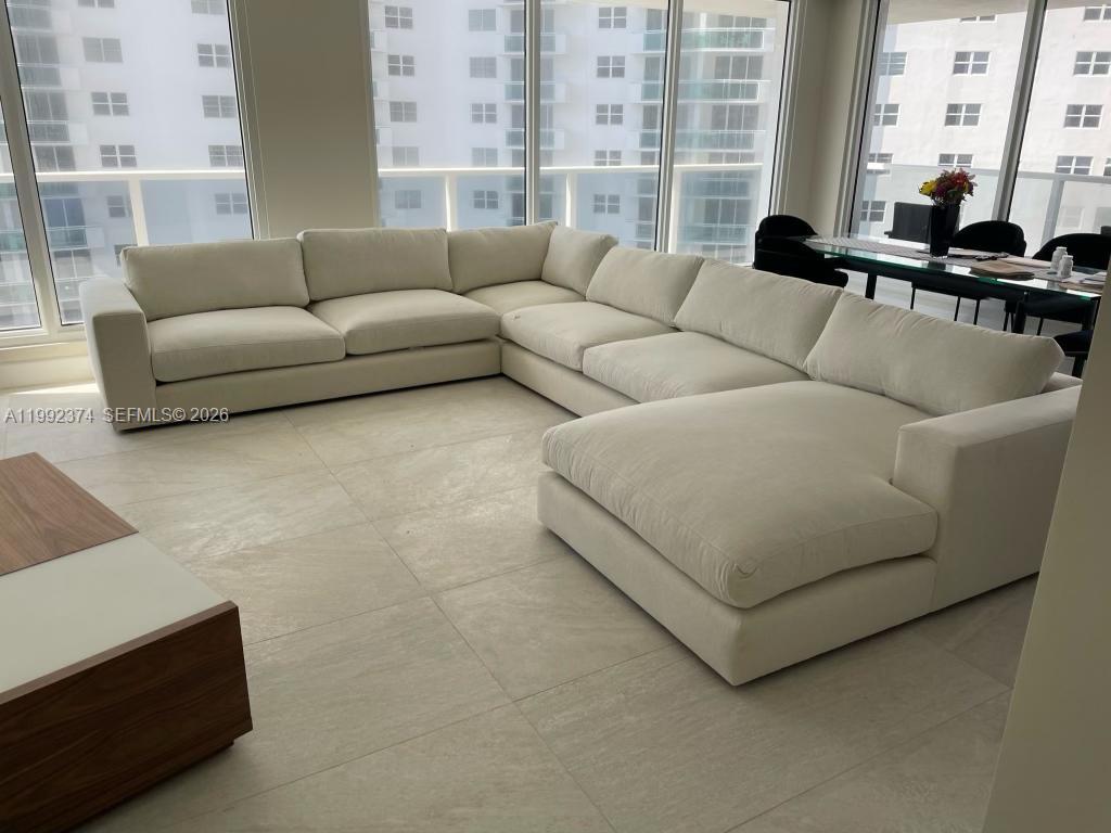 2751 S Ocean Drive 508s Property Photo 3