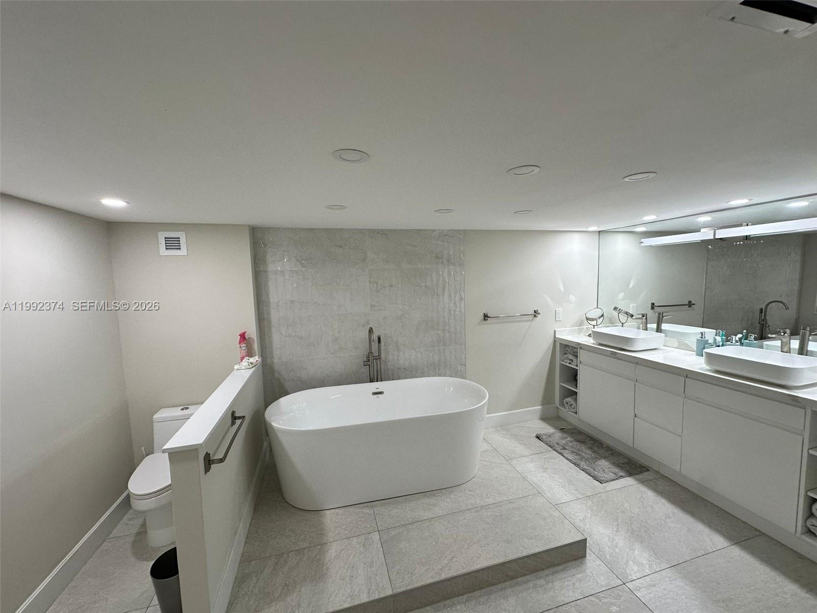 2751 S Ocean Drive 508s Property Photo 10