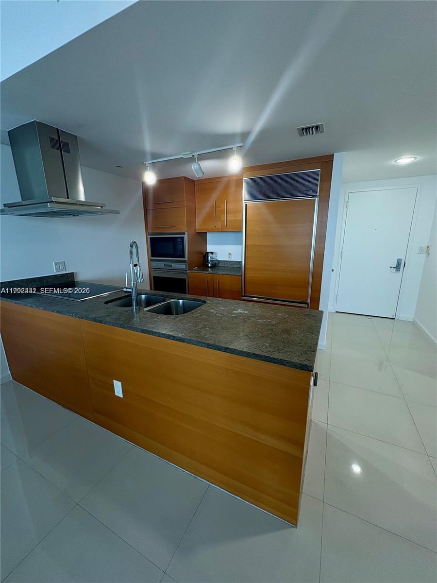 495 Brickell Avenue 3909 Property Photo 4