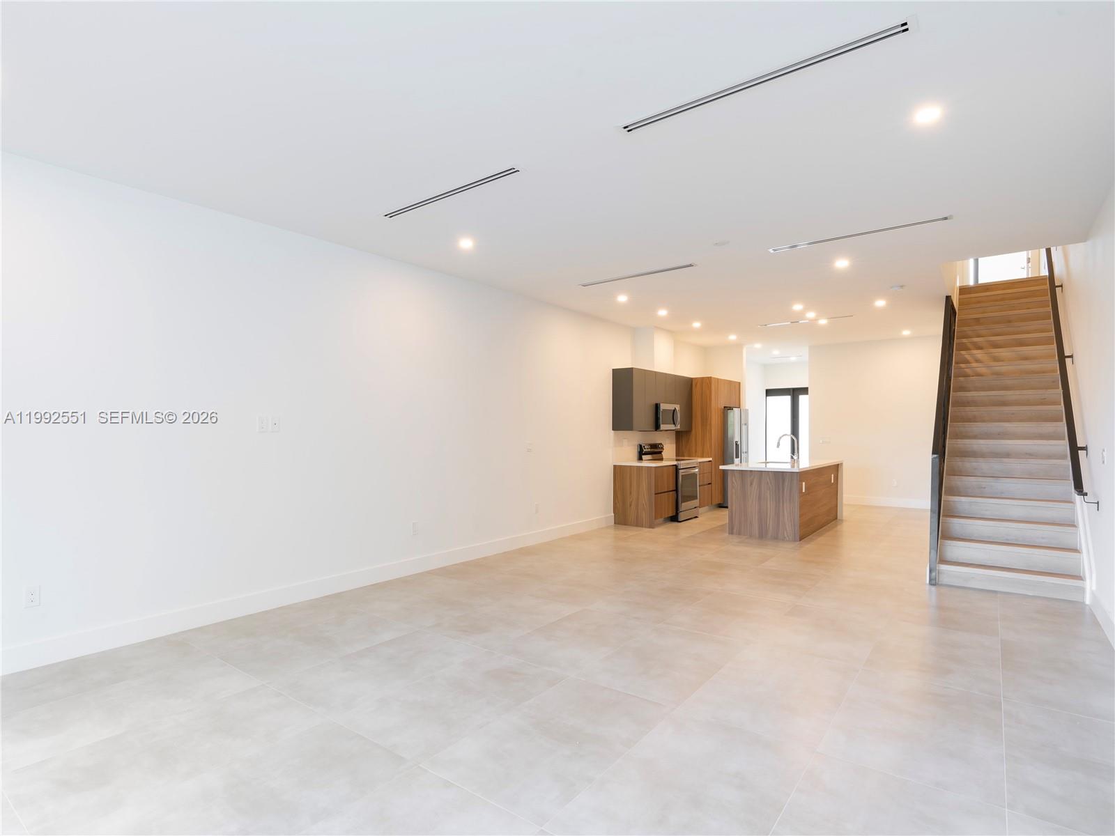 1118 Ne 10th Avenue Property Photo 12