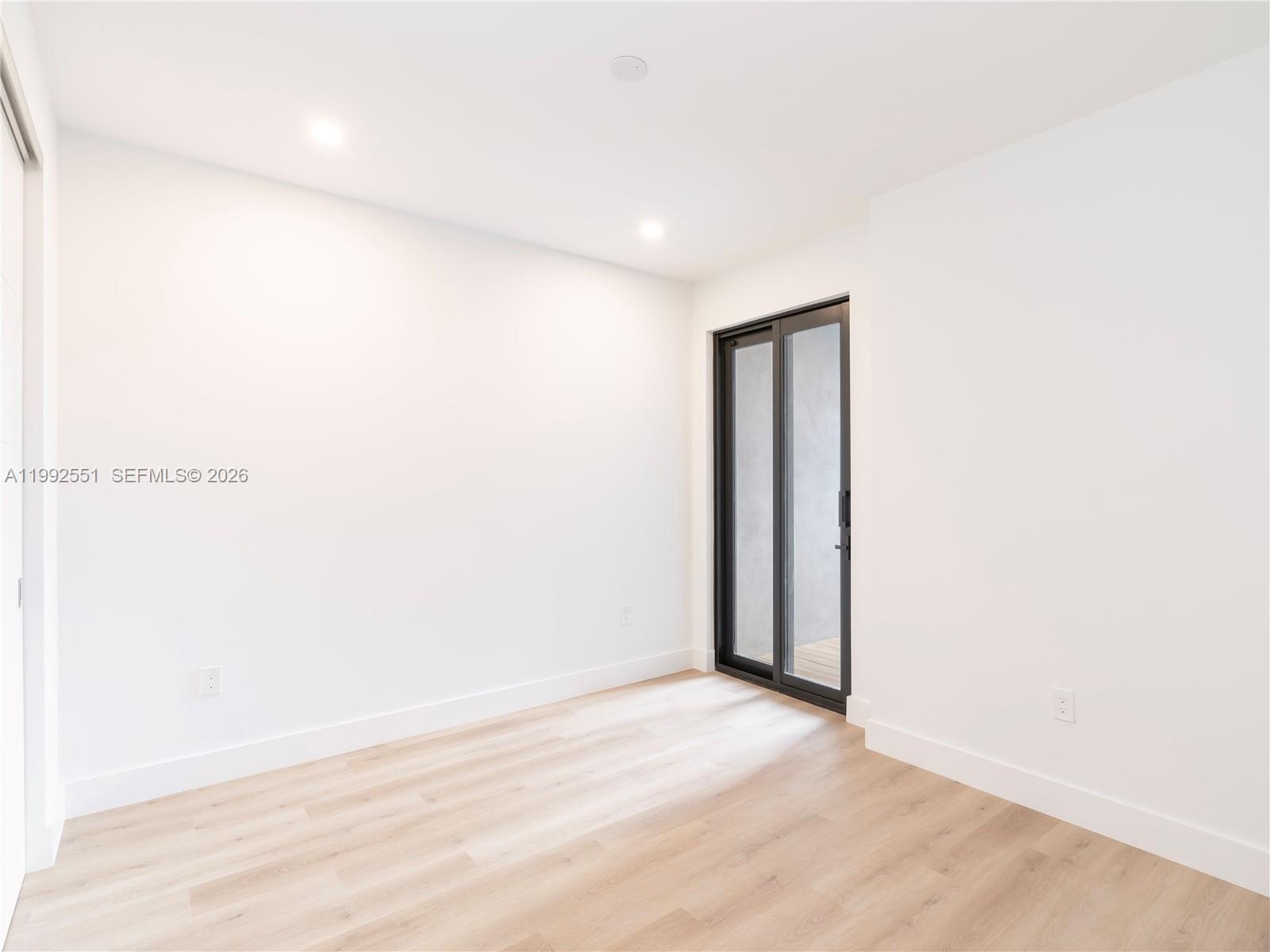 1118 Ne 10th Avenue Property Photo 16