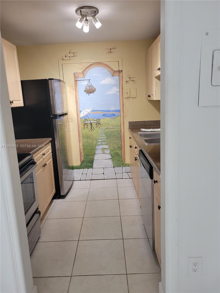 2020 Ne 135th Street 904 Property Photo 3