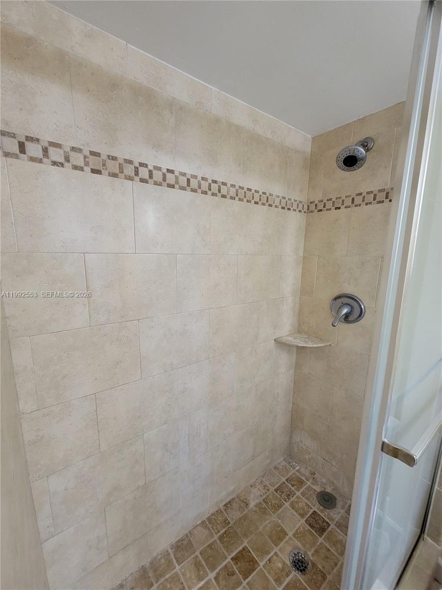 2020 Ne 135th Street 904 Property Photo 11