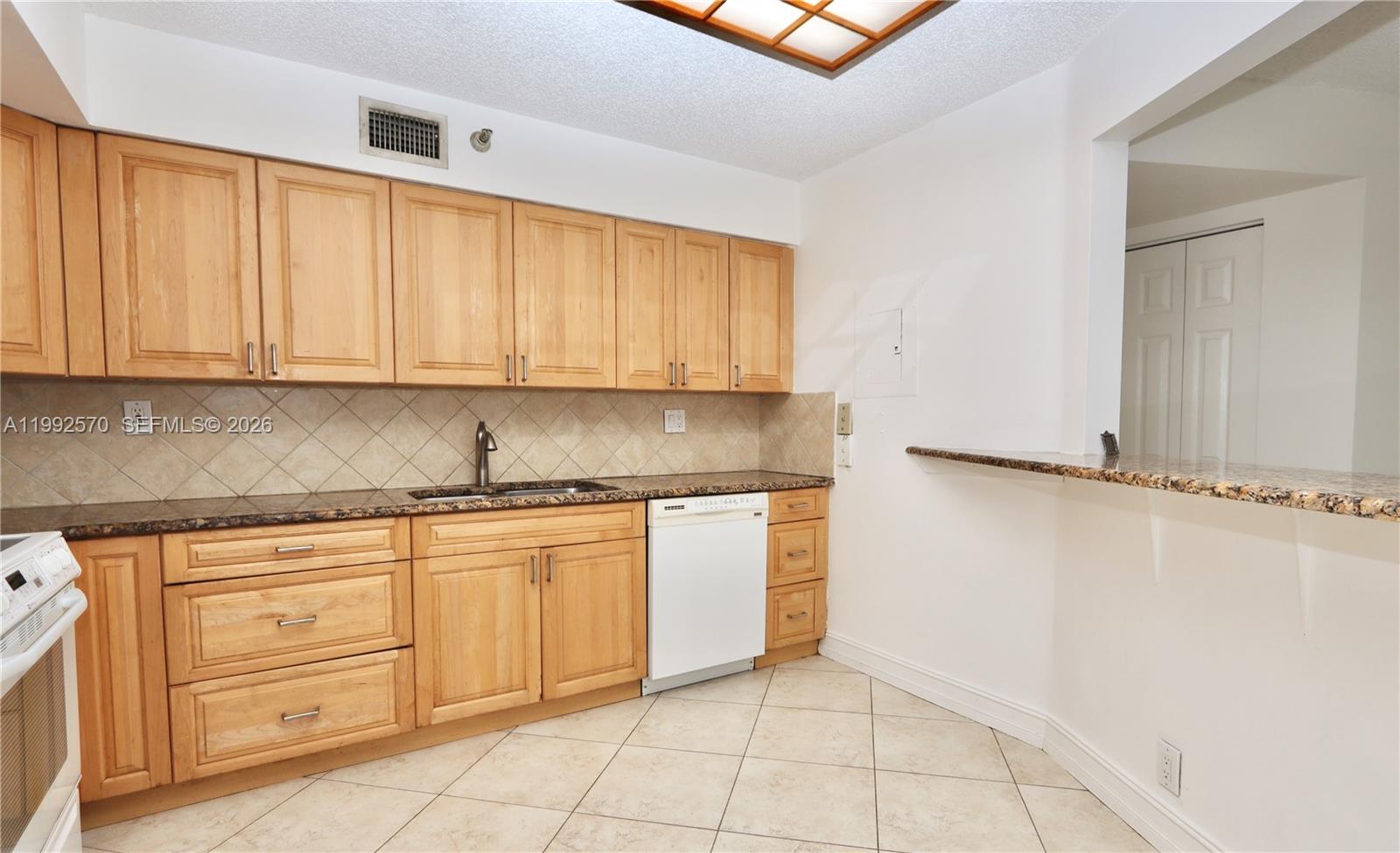 3500 Mystic Pointe Drive 1207 Property Photo 8