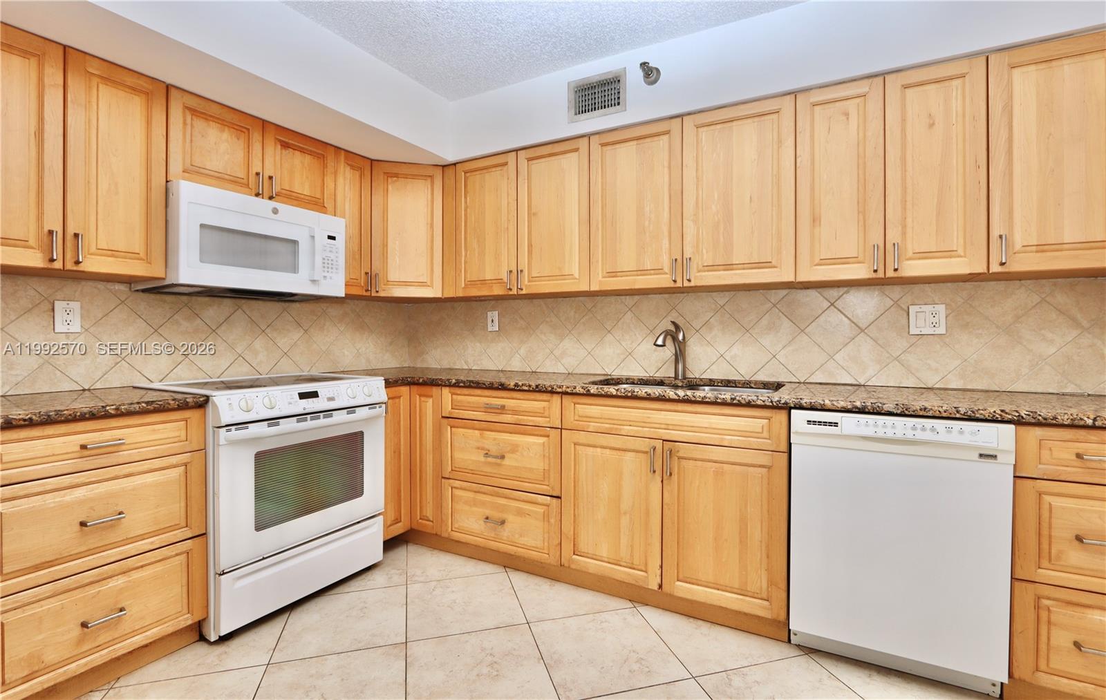 3500 Mystic Pointe Drive 1207 Property Photo 10
