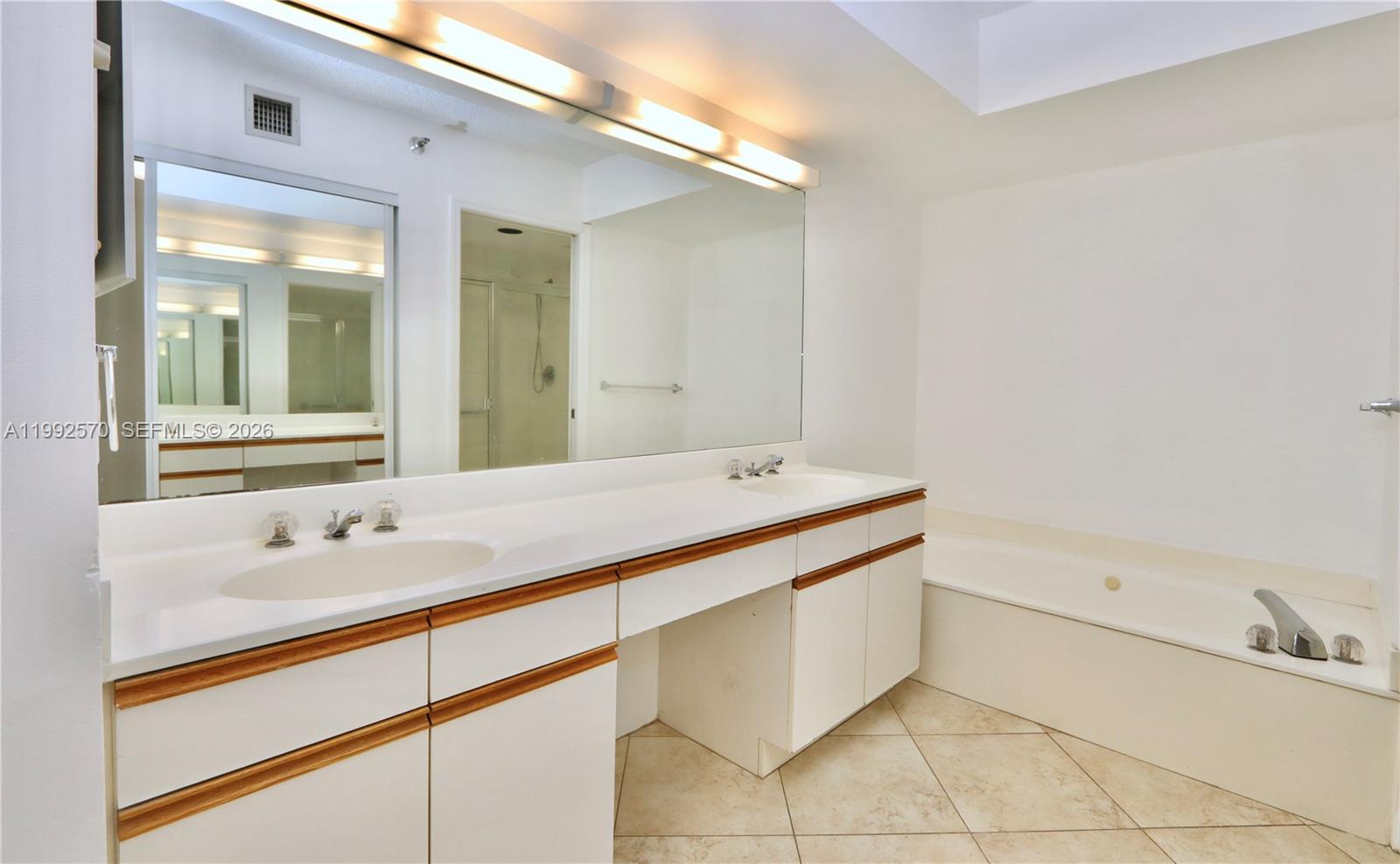3500 Mystic Pointe Drive 1207 Property Photo 16
