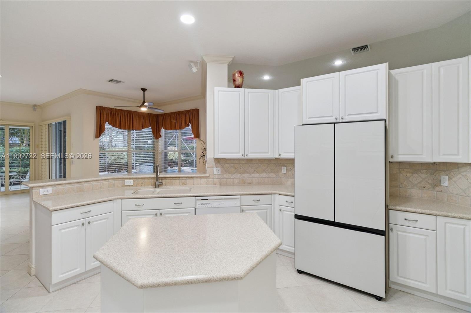 A11992722 Property Photo 9