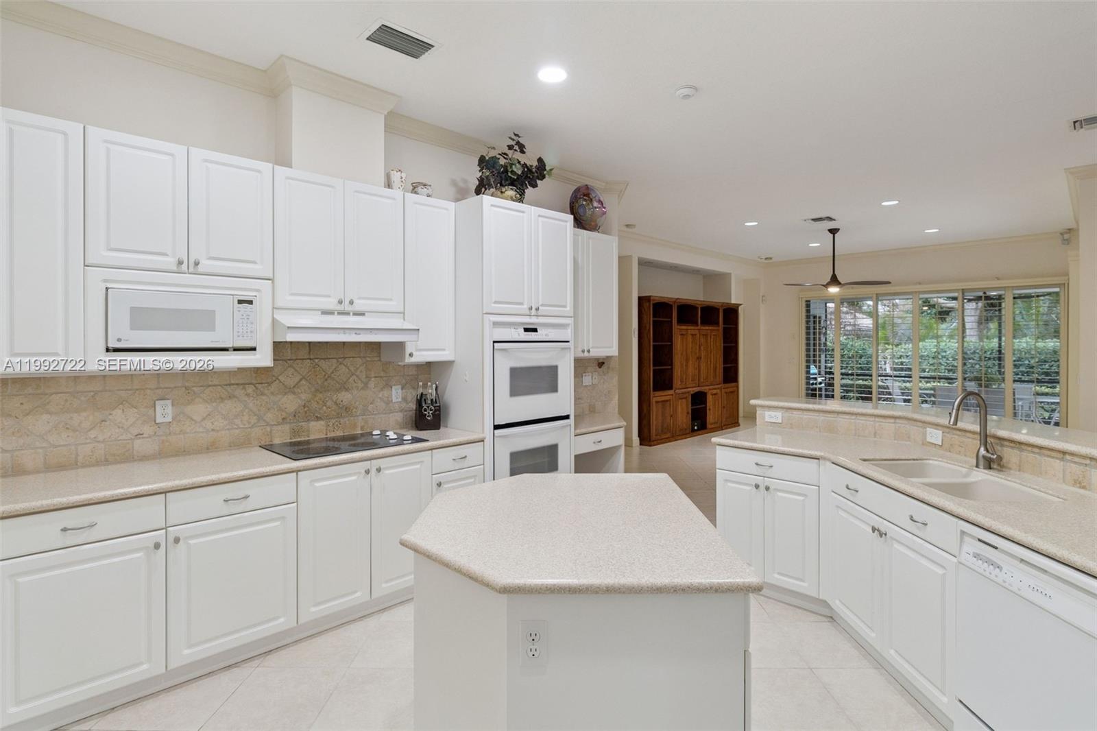 A11992722 Property Photo 10