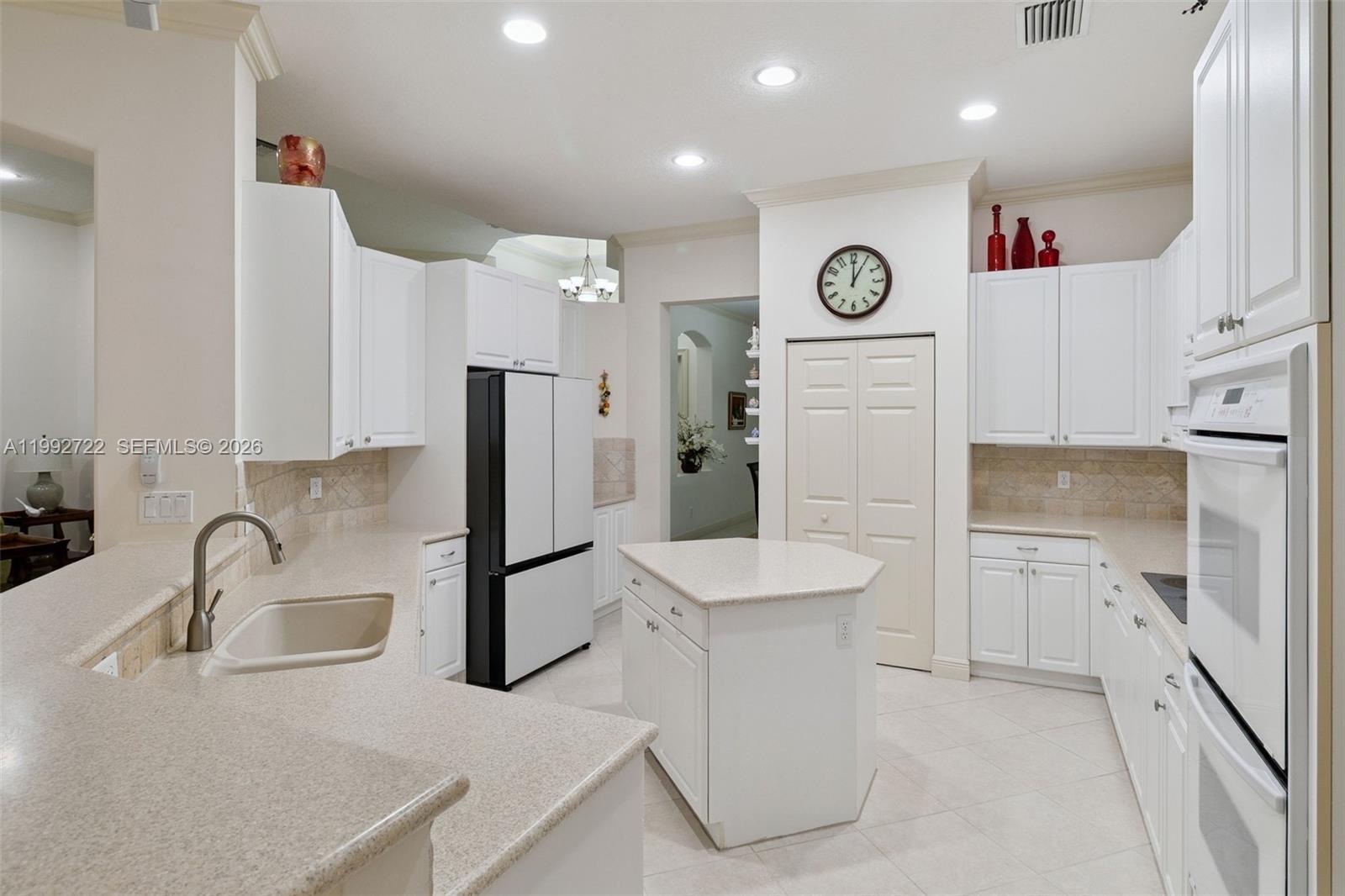 A11992722 Property Photo 11