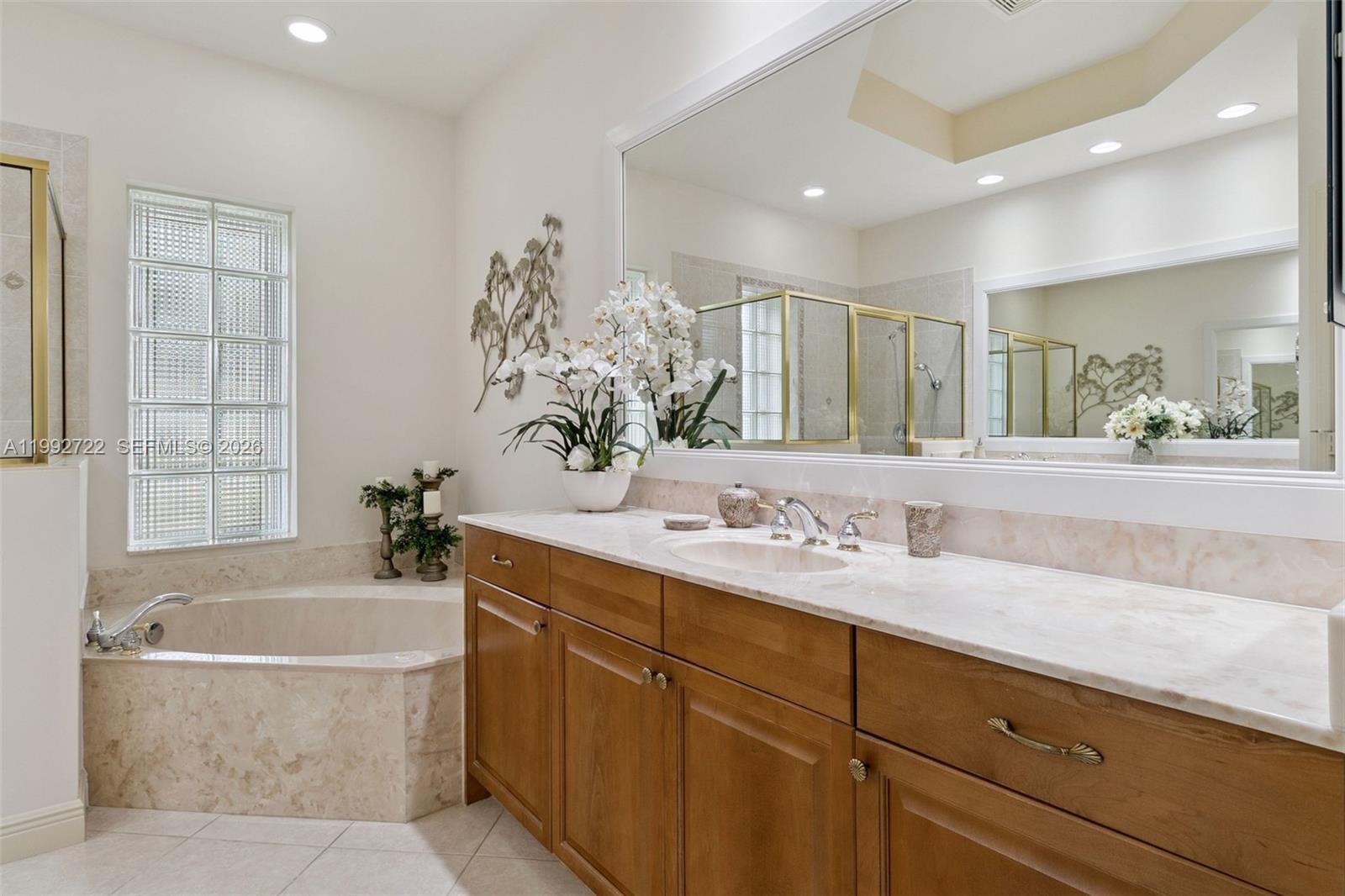 A11992722 Property Photo 20