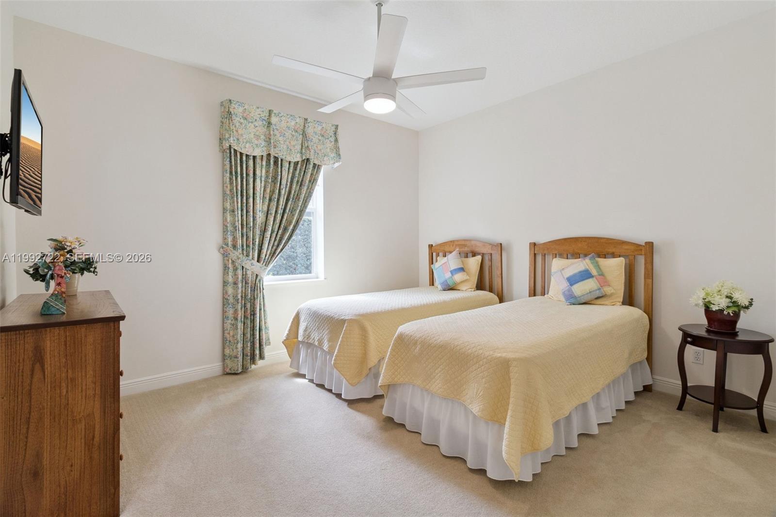 A11992722 Property Photo 24