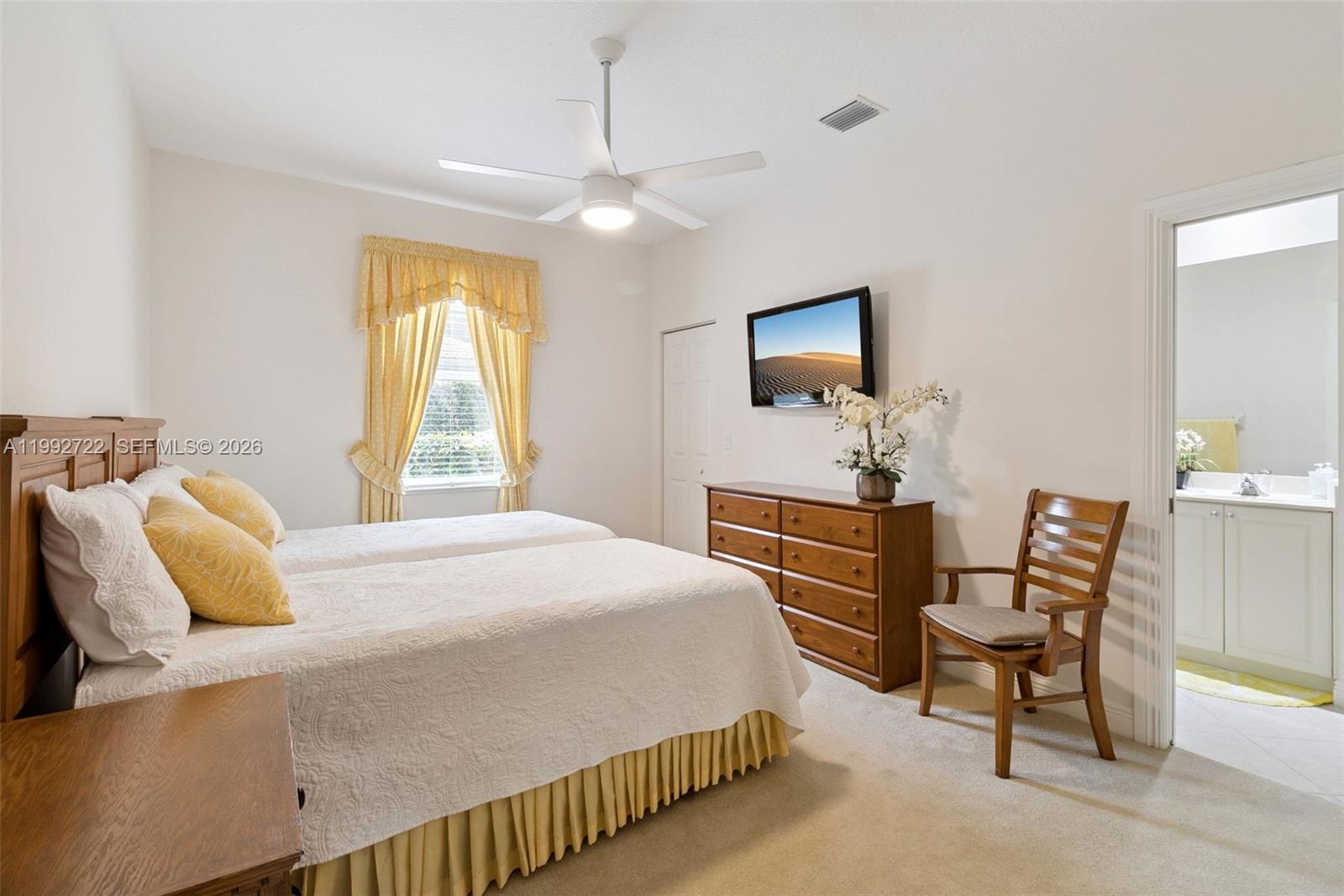 A11992722 Property Photo 28