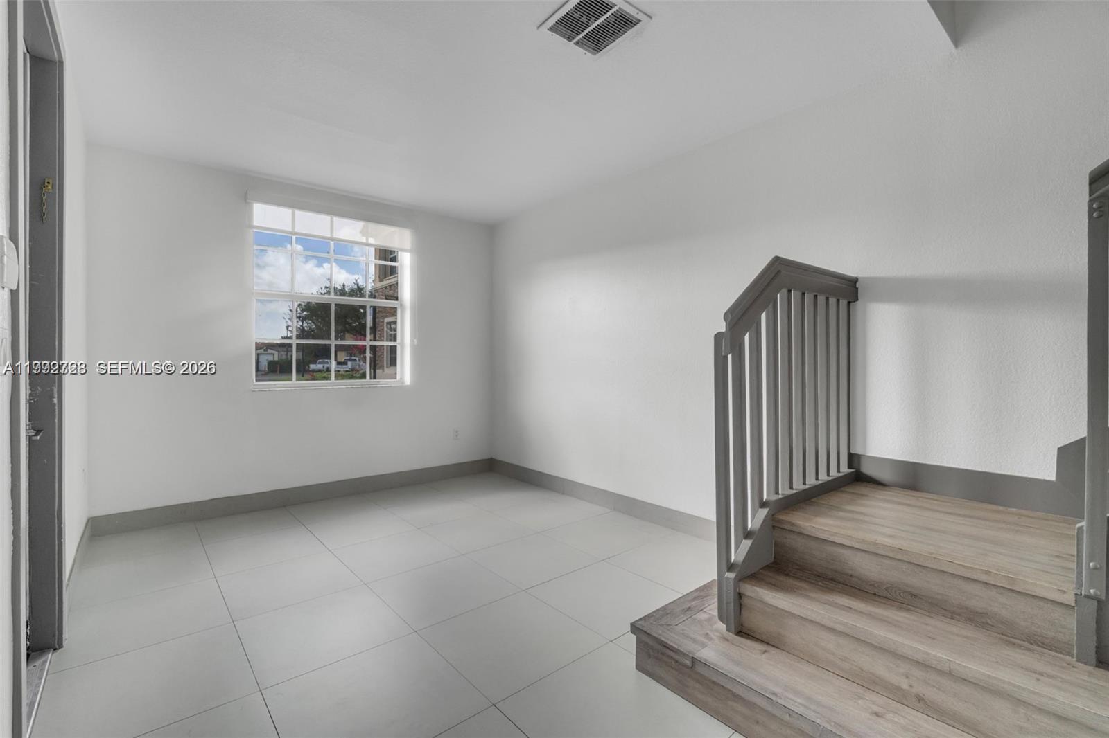 1720 Ne 33rd Avenue 104-5 Property Photo 3