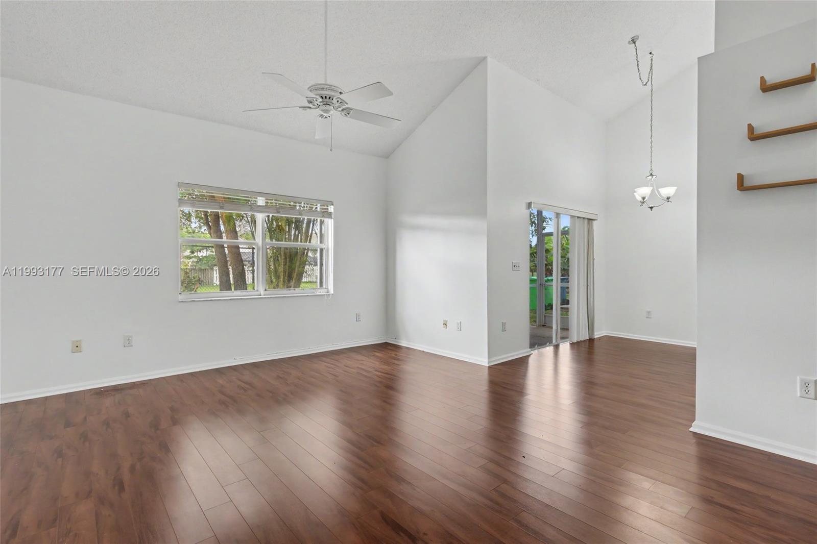 A11993177 Property Photo 14