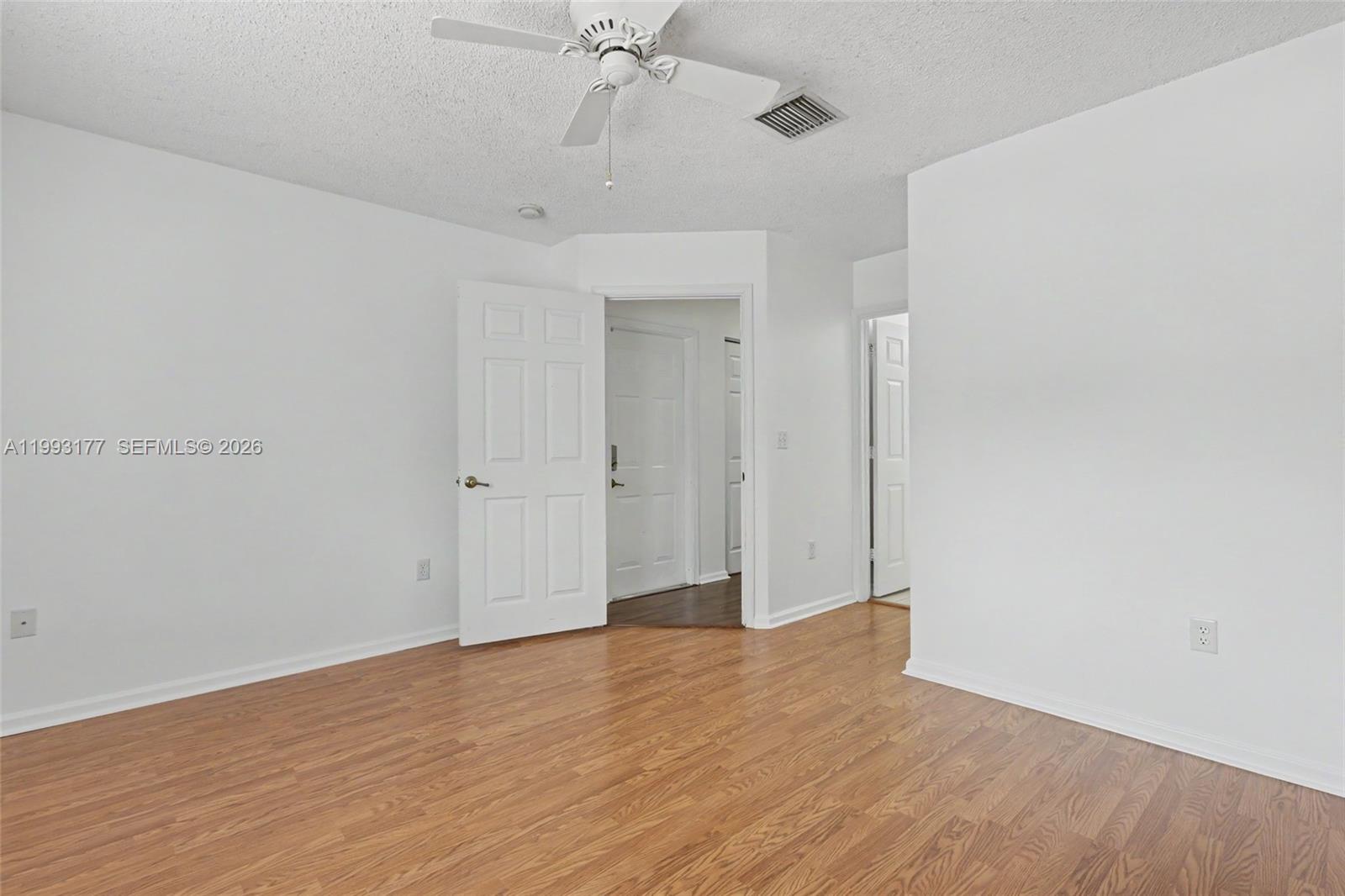 A11993177 Property Photo 32