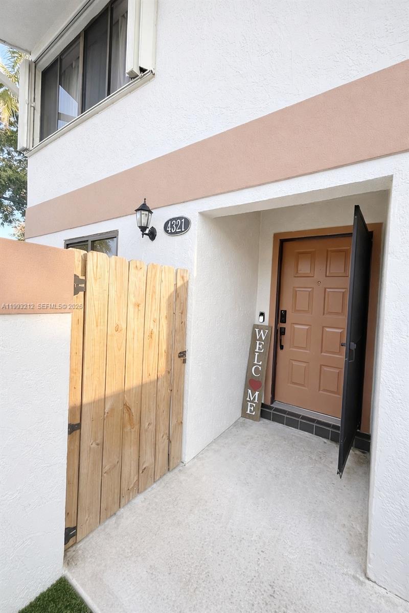 4321 Sw 70th Terrace Property Photo 1