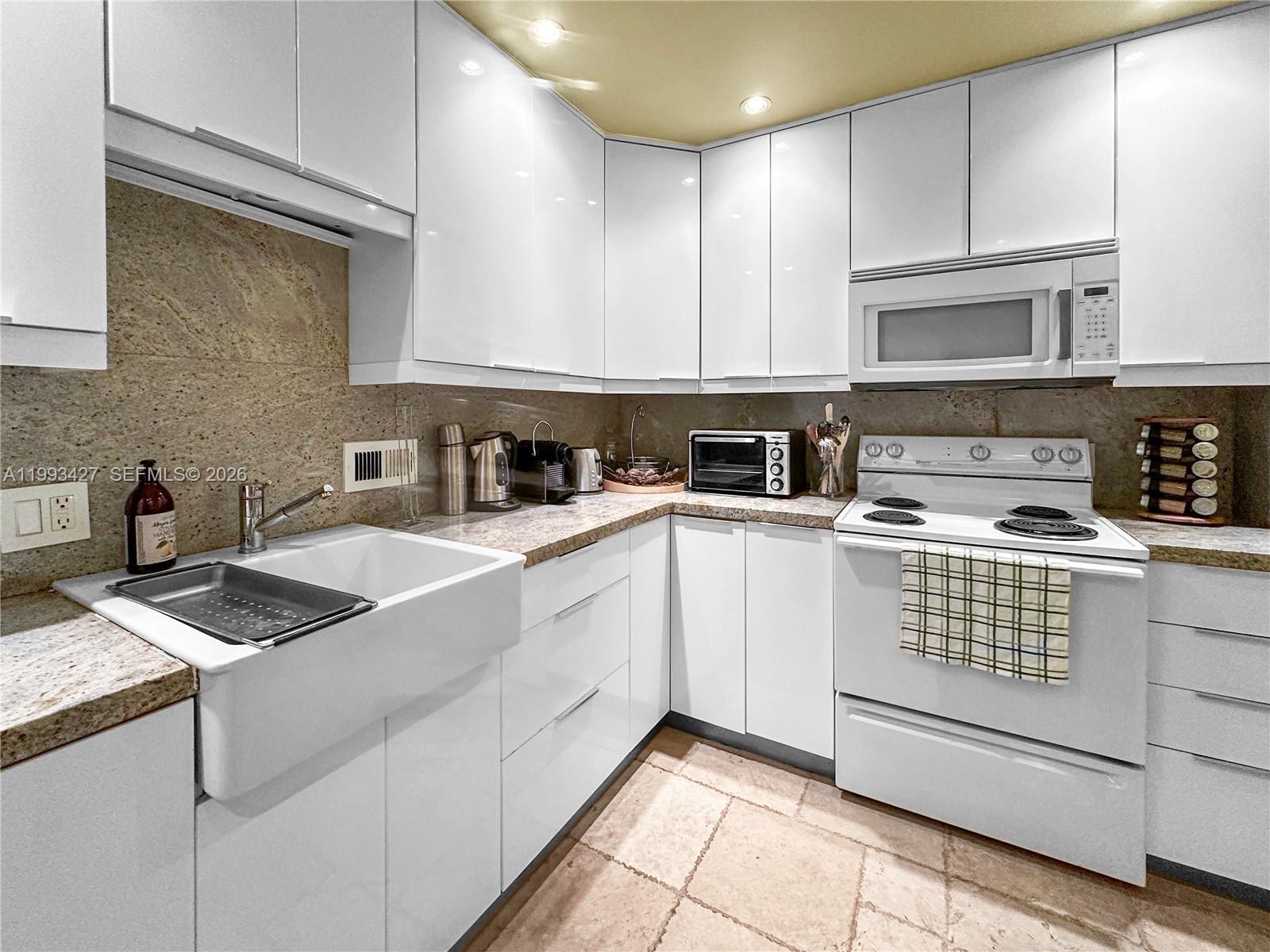 10185 Collins Avenue 502 Property Photo 12