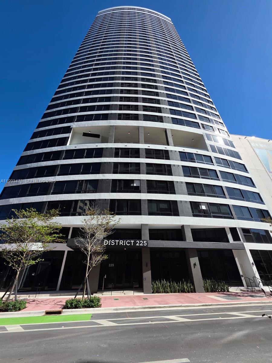 225 N Miami Avenue 910 Property Photo 1