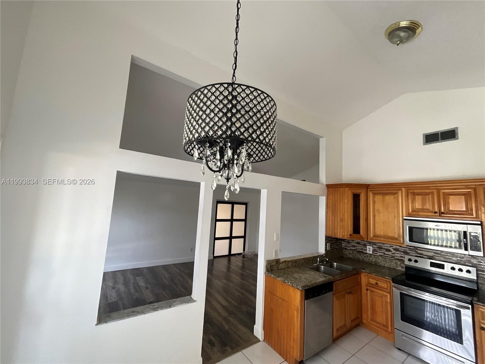A11993834 Property Photo 8