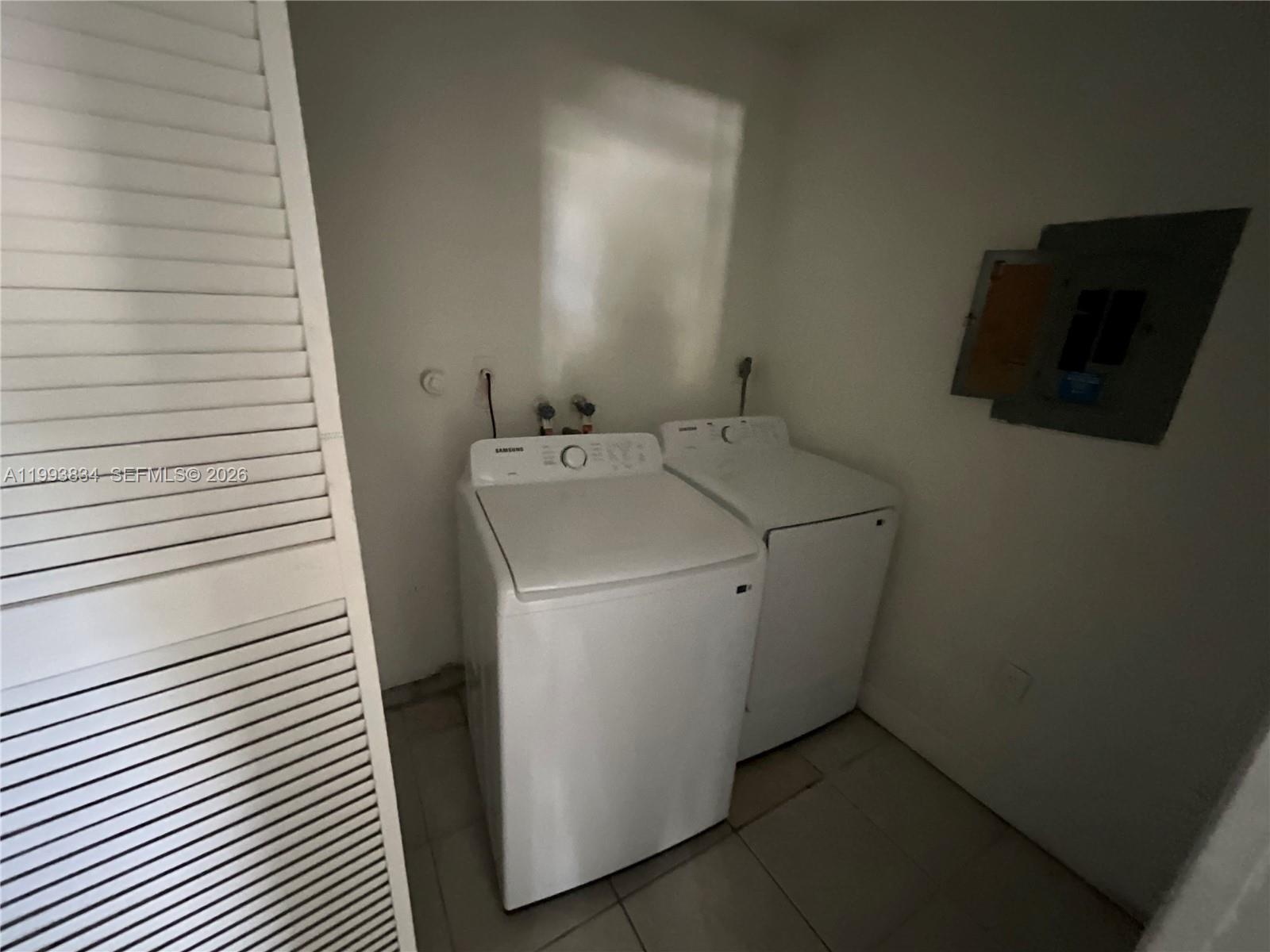 A11993834 Property Photo 12