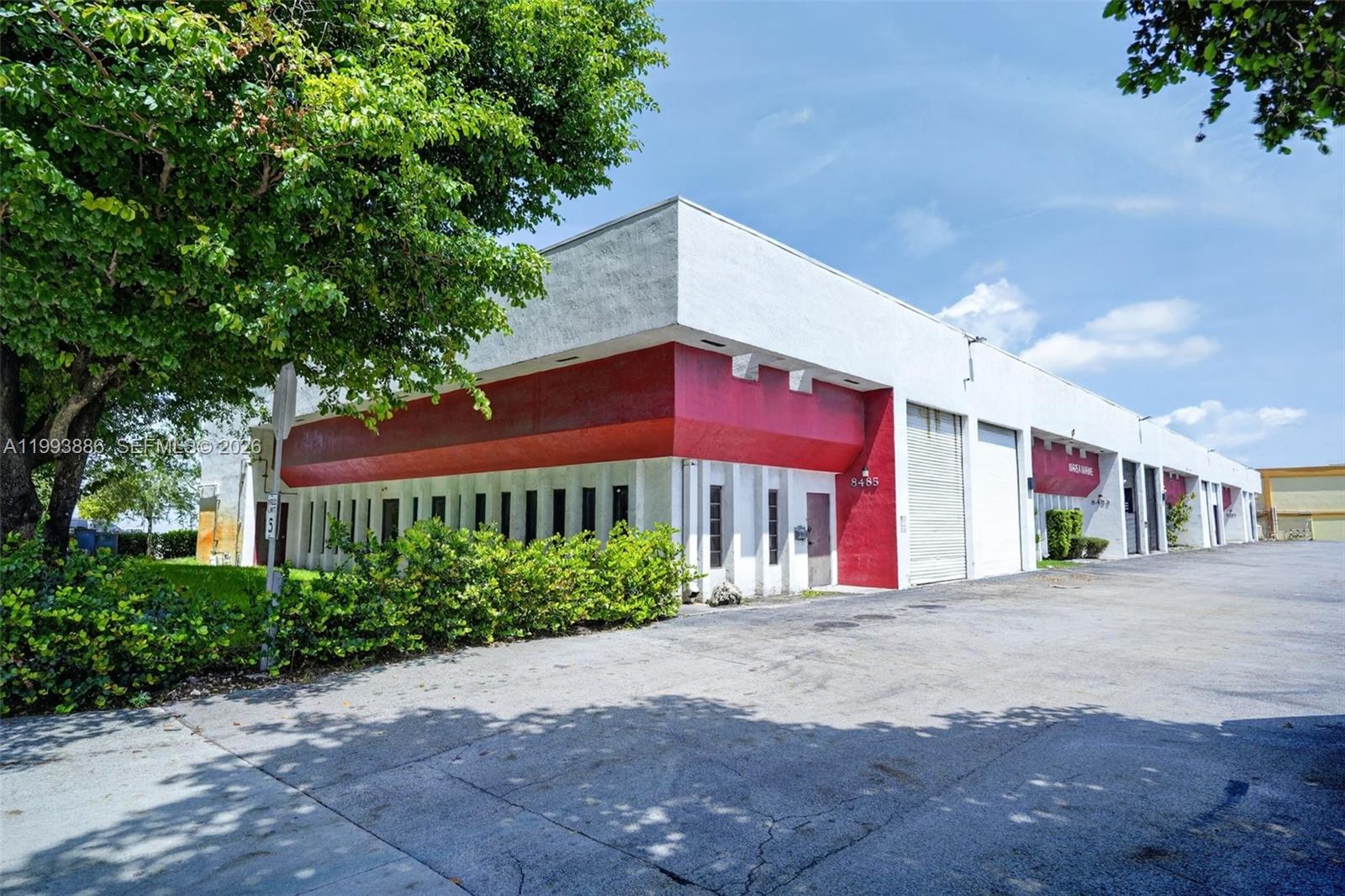 Warehouse/restaurant Warehouse/restaurant For Sale In Doral Property Photo 1
