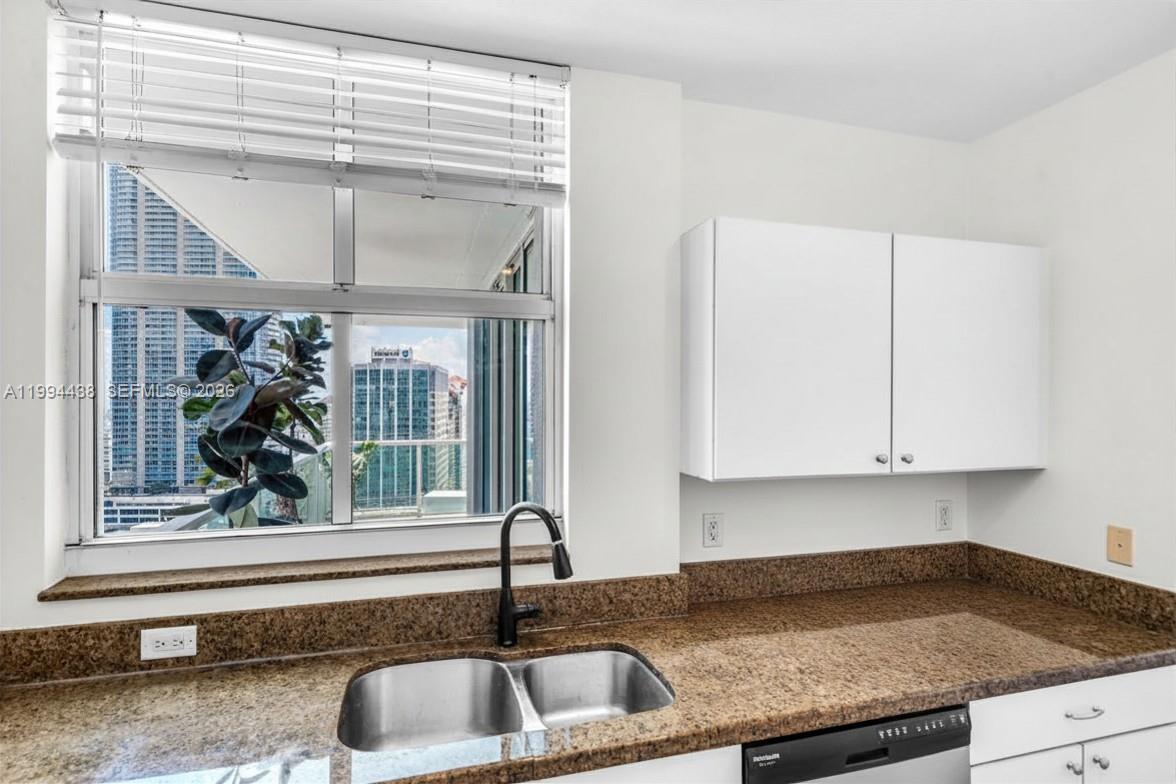 1250 S Miami Avenue 3206 Property Photo 4