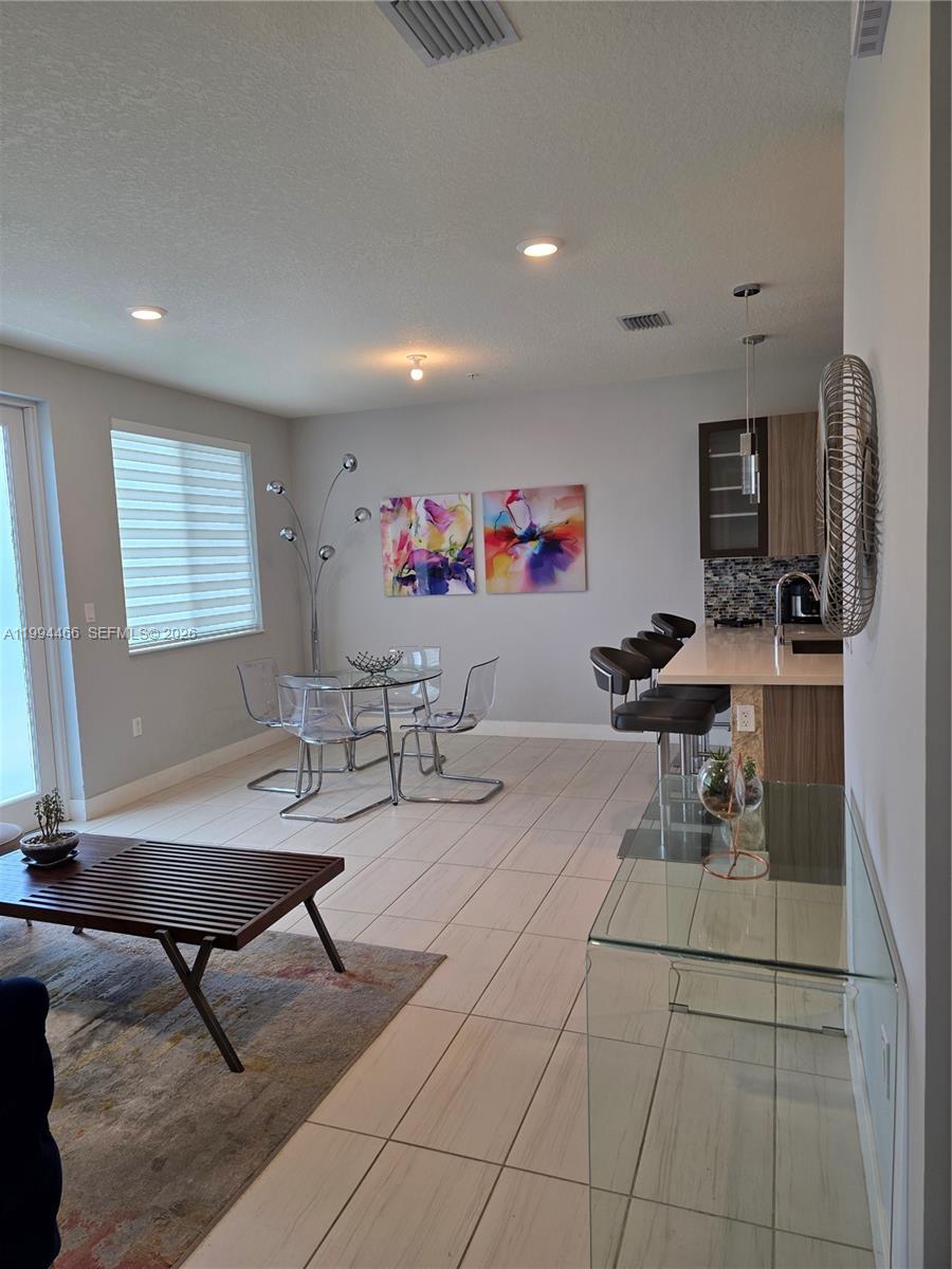 A11994466 Property Photo 4