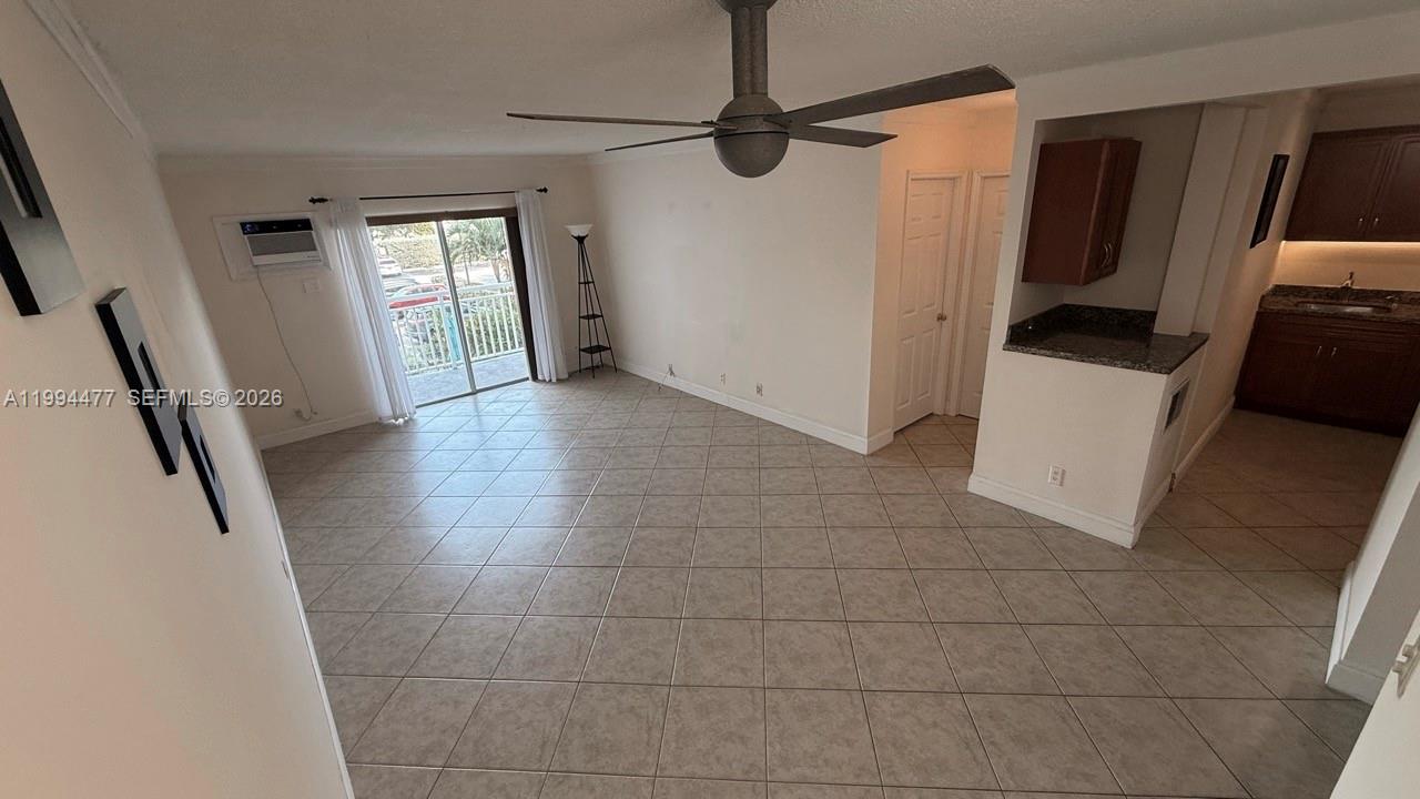 200 S Birch Road 211 Property Photo 10
