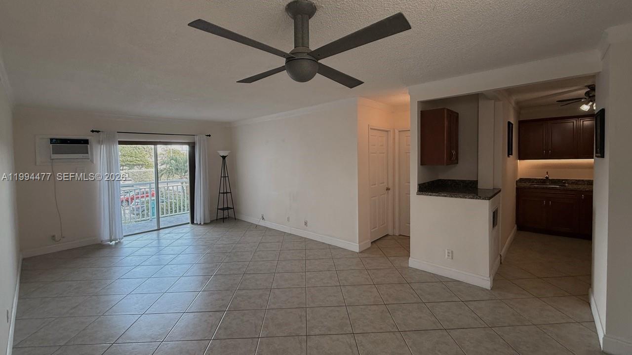 200 S Birch Road 211 Property Photo 11