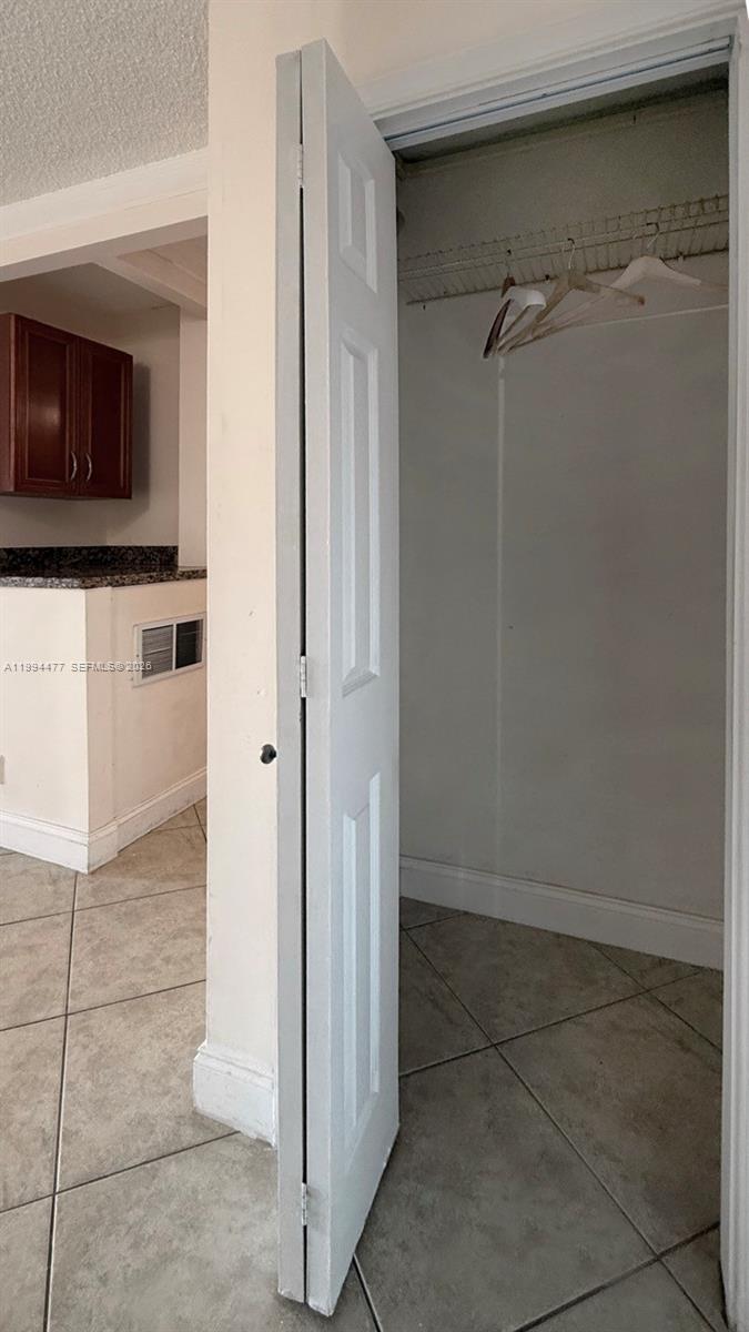 200 S Birch Road 211 Property Photo 19