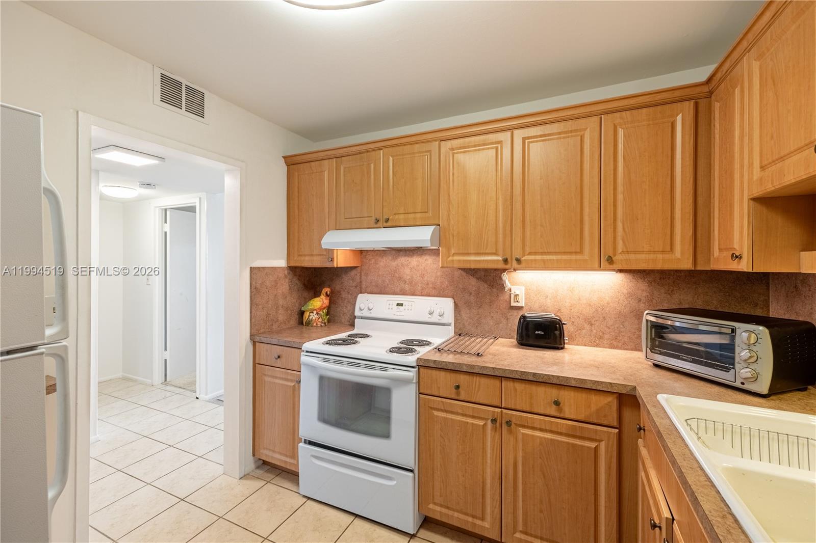 3180 S Ocean Drive 718 Property Photo 7