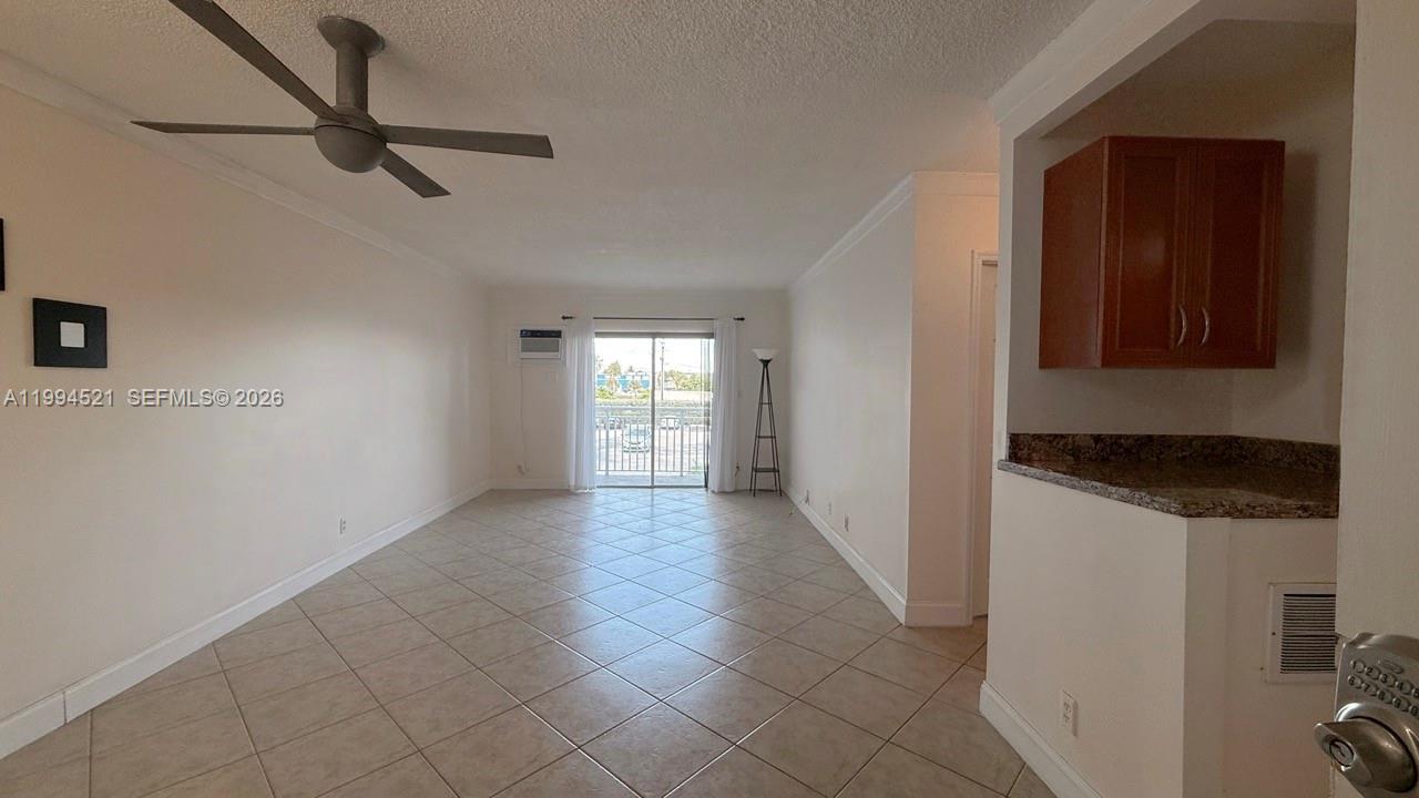 200 S Birch Road 211 Property Photo 9