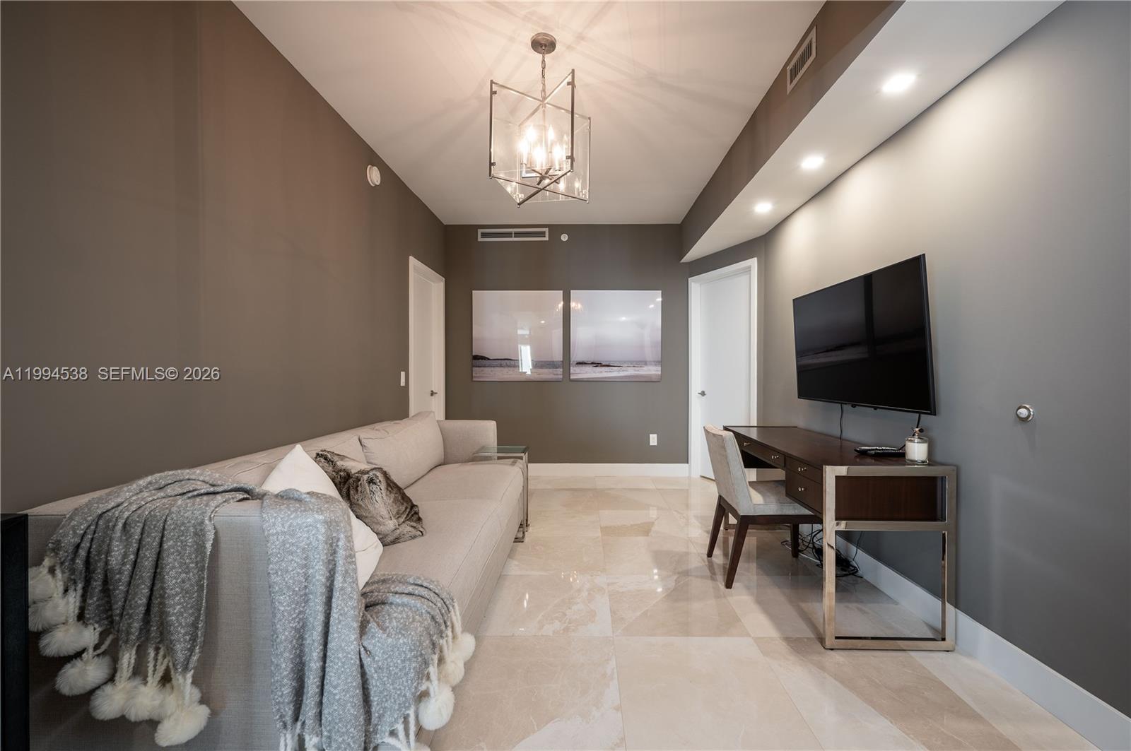 A11994538 Property Photo 18