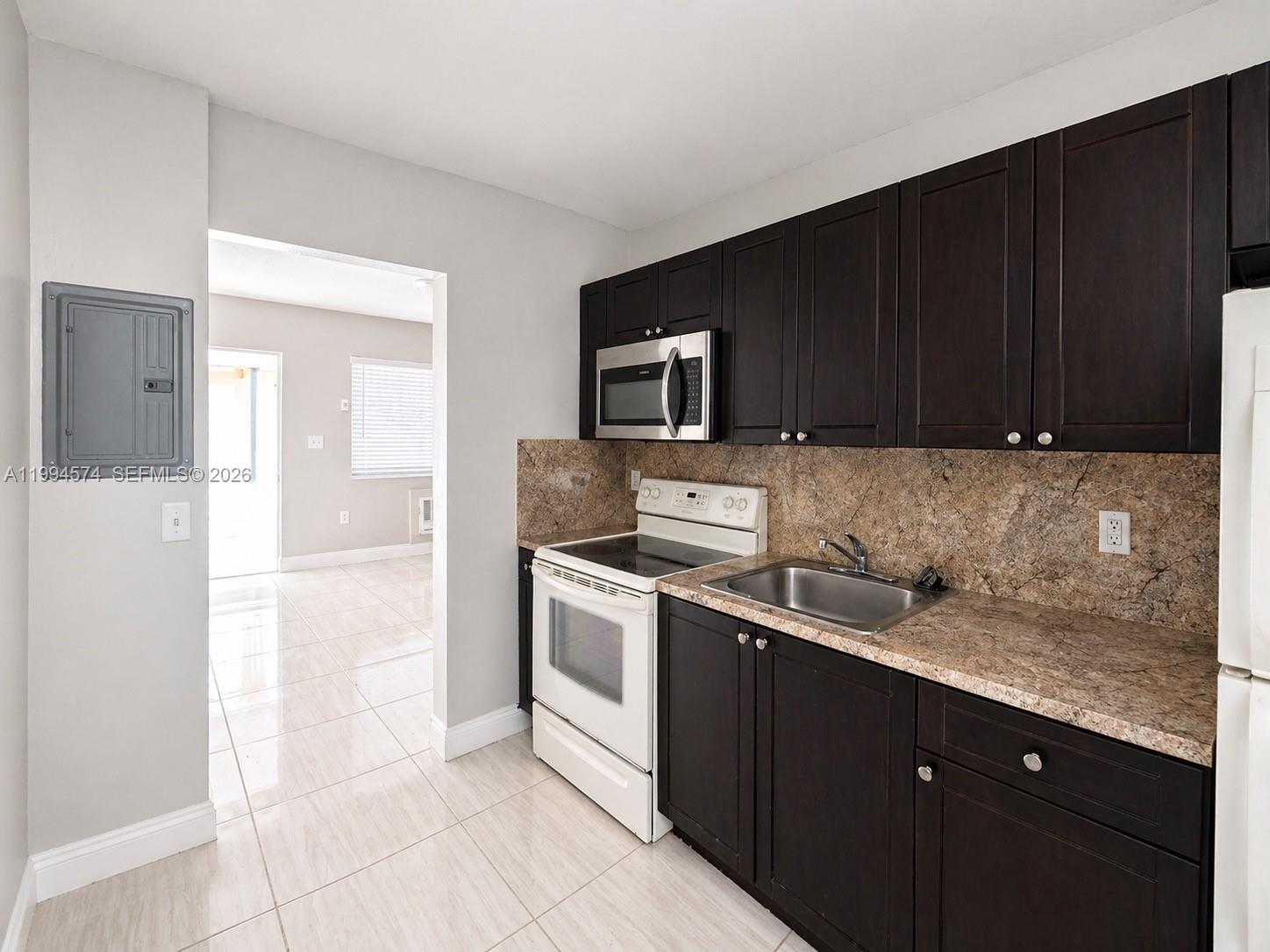 1920 Washington Avenue 3 Property Photo 5
