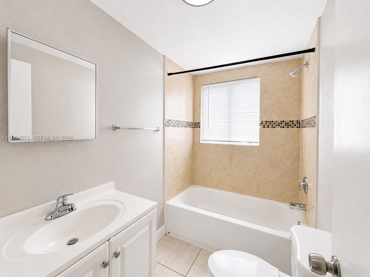 1920 Washington Avenue 3 Property Photo 8