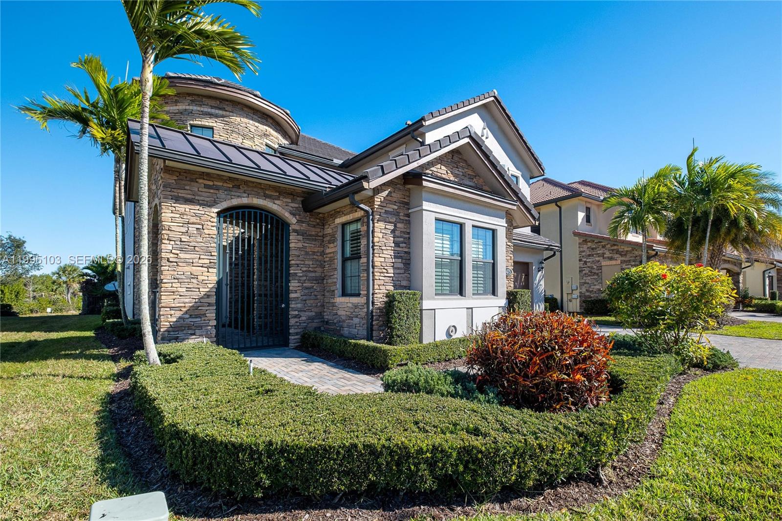 11475 Watercrest Circle E Property Photo 5