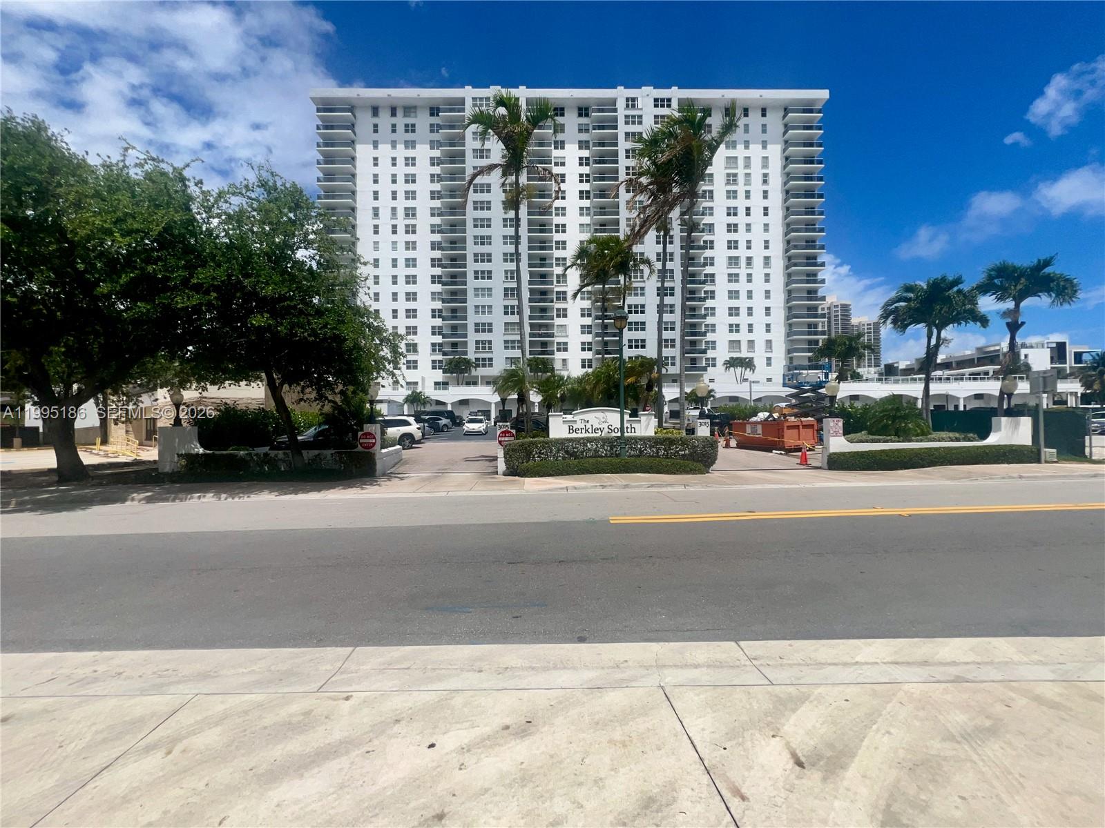 3015 N Ocean Boulevard 4l Property Photo 2