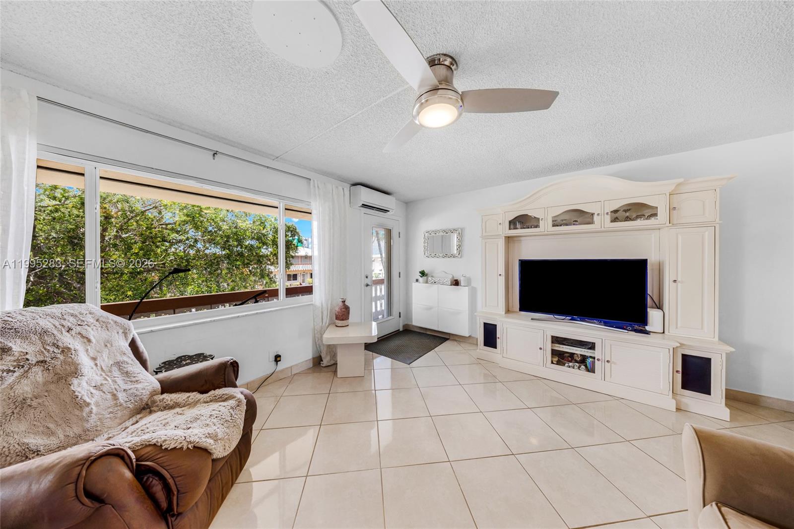 1015 Sw 11th Avenue 15k Property Photo 4
