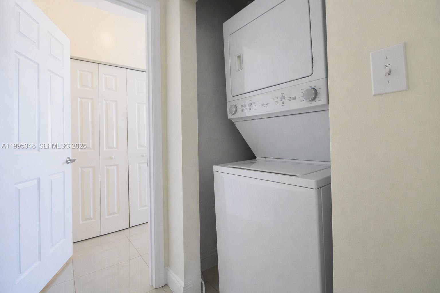 140 S Dixie Highway 1019 Property Photo 6