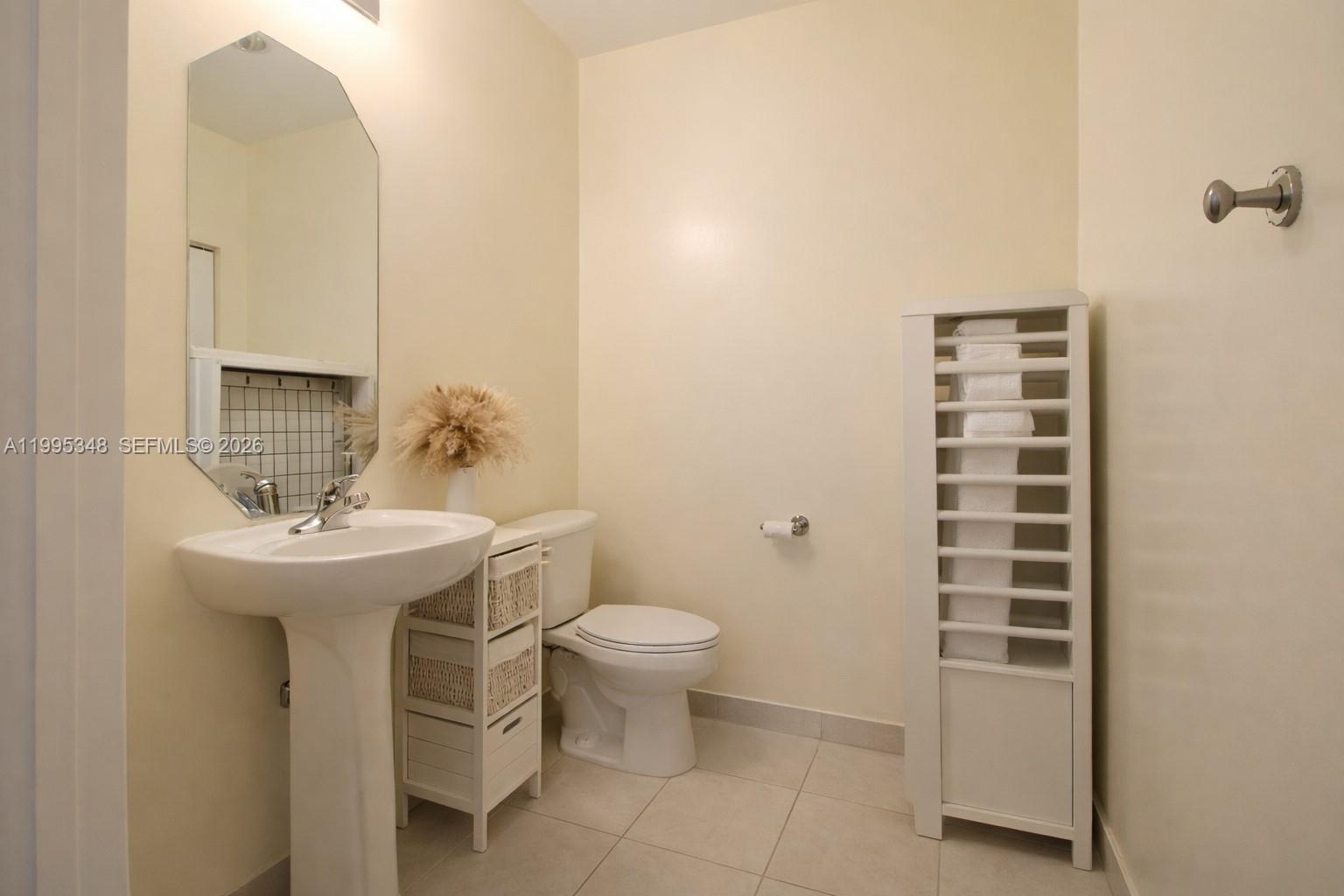 140 S Dixie Highway 1019 Property Photo 15