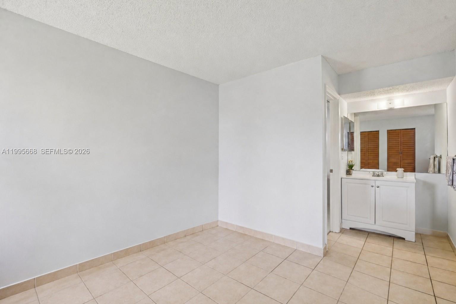 9930 Twin Lakes Drive 7-l Property Photo 11