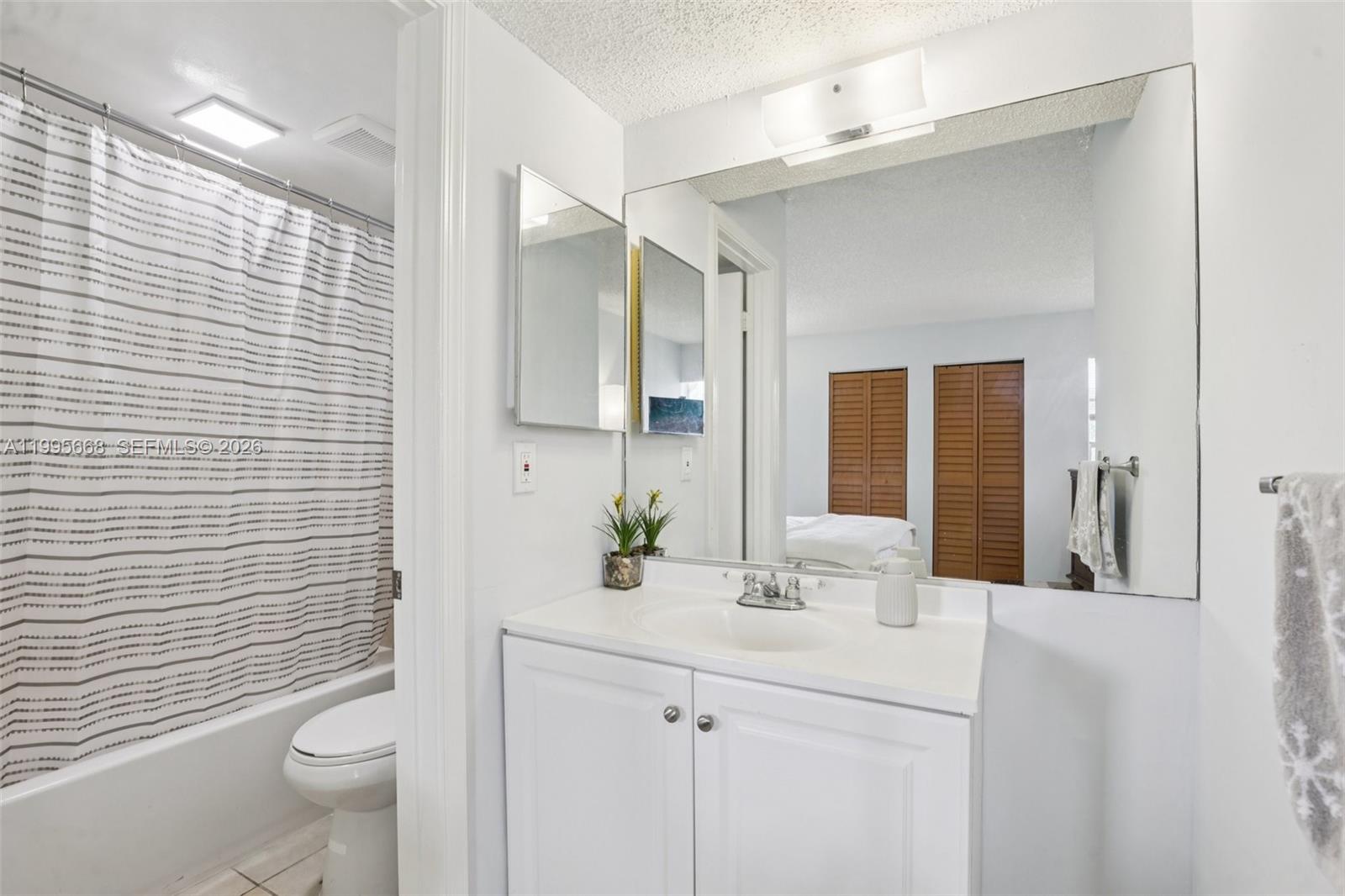 9930 Twin Lakes Drive 7-l Property Photo 12